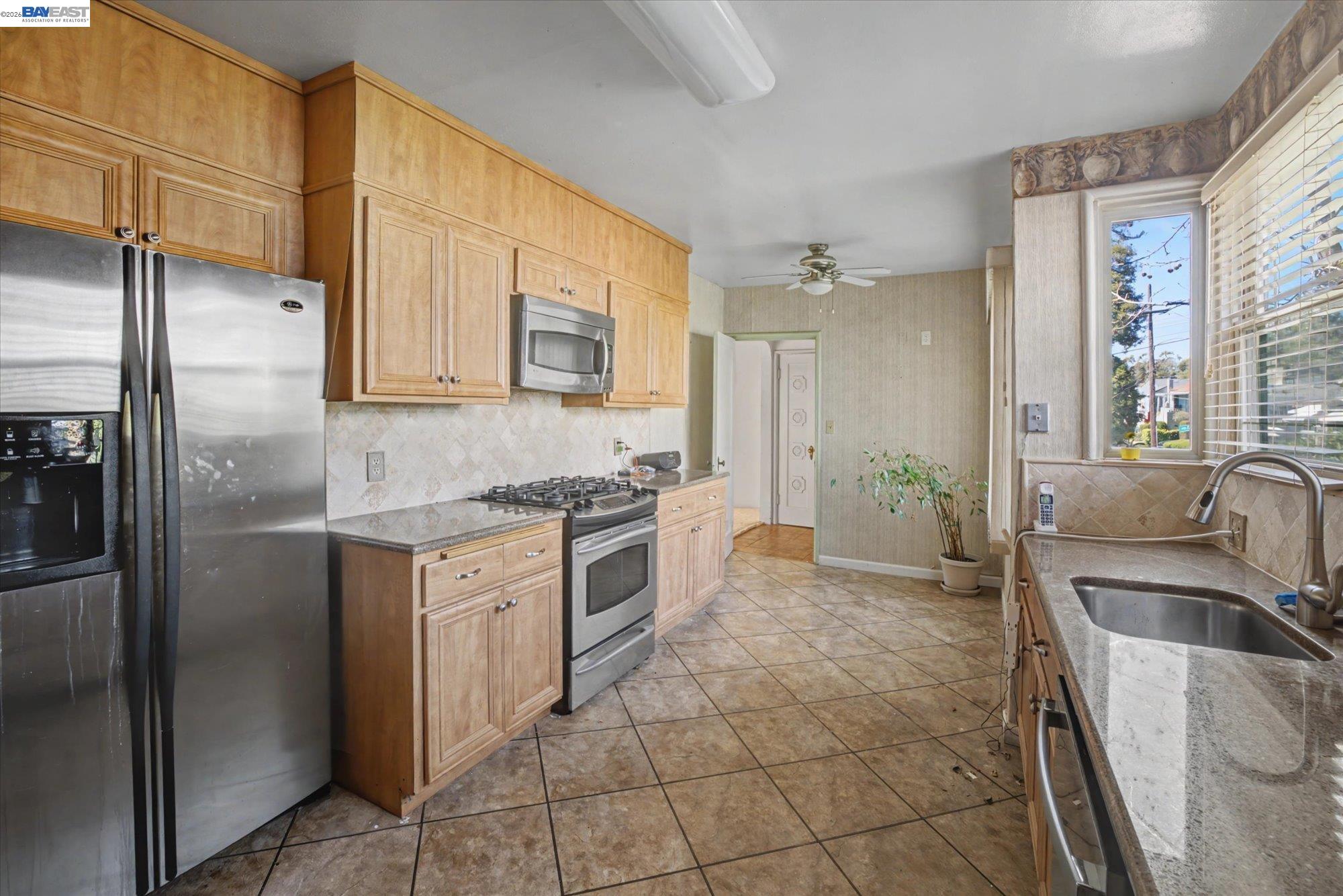 Detail Gallery Image 24 of 49 For 2972 El Monte Ave, Oakland,  CA 94605 - 3 Beds | 1 Baths