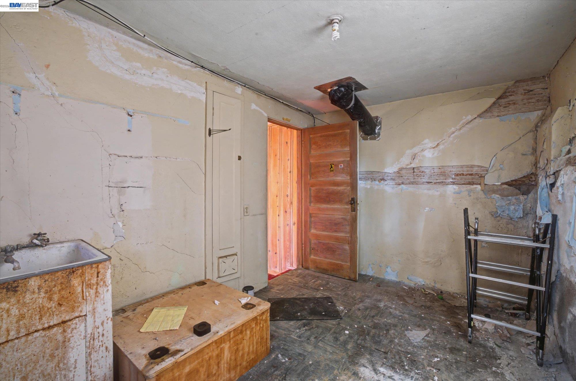 Detail Gallery Image 32 of 49 For 2972 El Monte Ave, Oakland,  CA 94605 - 3 Beds | 1 Baths