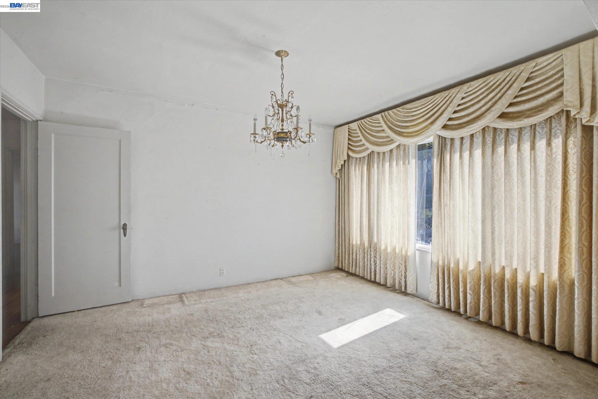 Detail Gallery Image 7 of 49 For 2972 El Monte Ave, Oakland,  CA 94605 - 3 Beds | 1 Baths