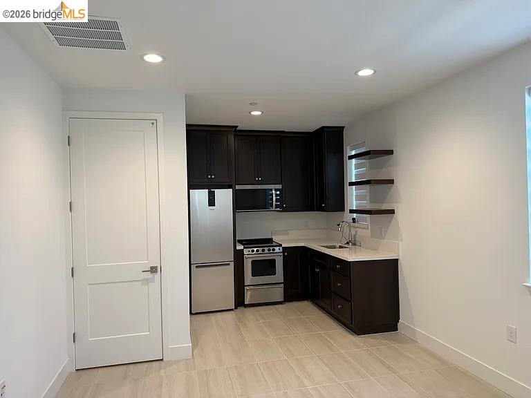 Detail Gallery Image 3 of 13 For 451 Trellis Way a,  Brentwood,  CA 94513 - 1 Beds | 1 Baths