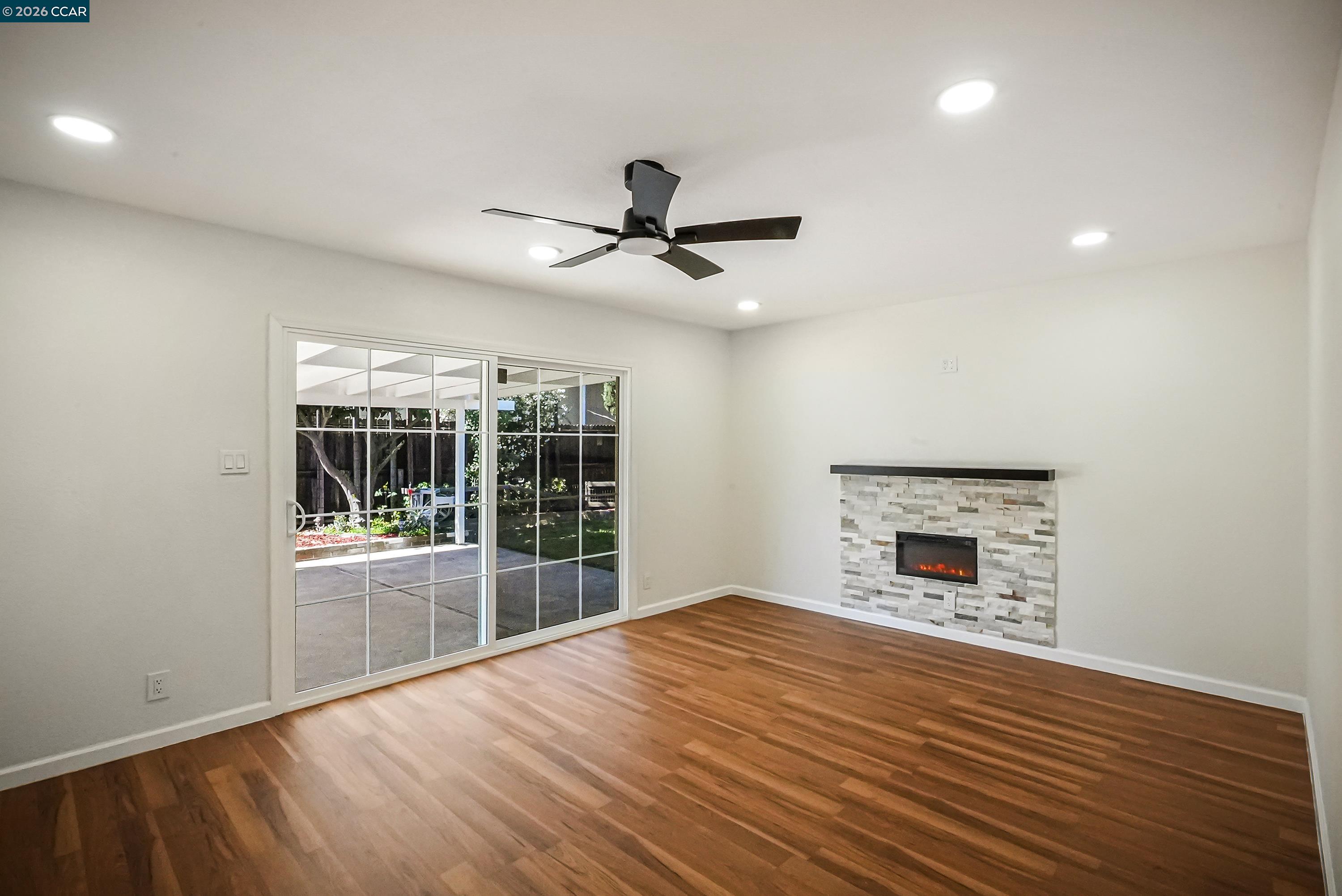 Detail Gallery Image 2 of 57 For 6860 Cunningham Way, Sacramento,  CA 95828 - 3 Beds | 1/1 Baths