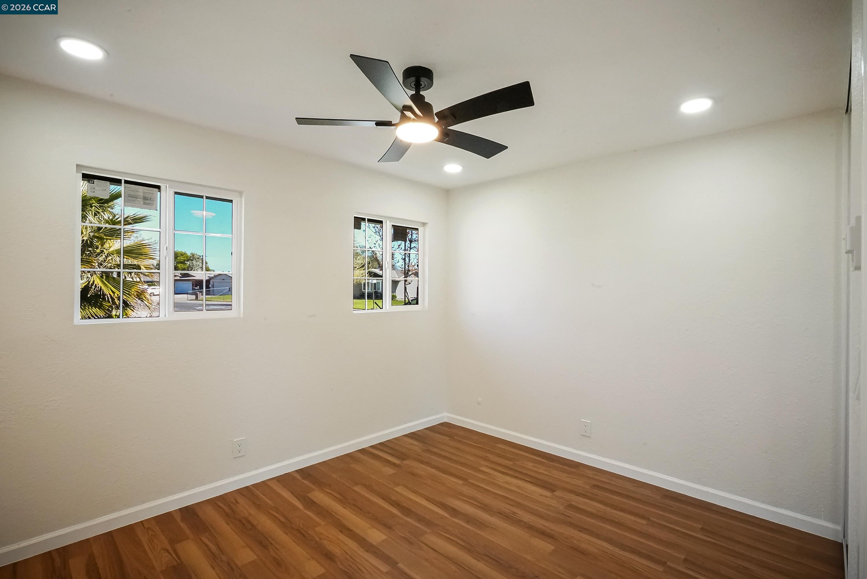 Detail Gallery Image 3 of 57 For 6860 Cunningham Way, Sacramento,  CA 95828 - 3 Beds | 1/1 Baths