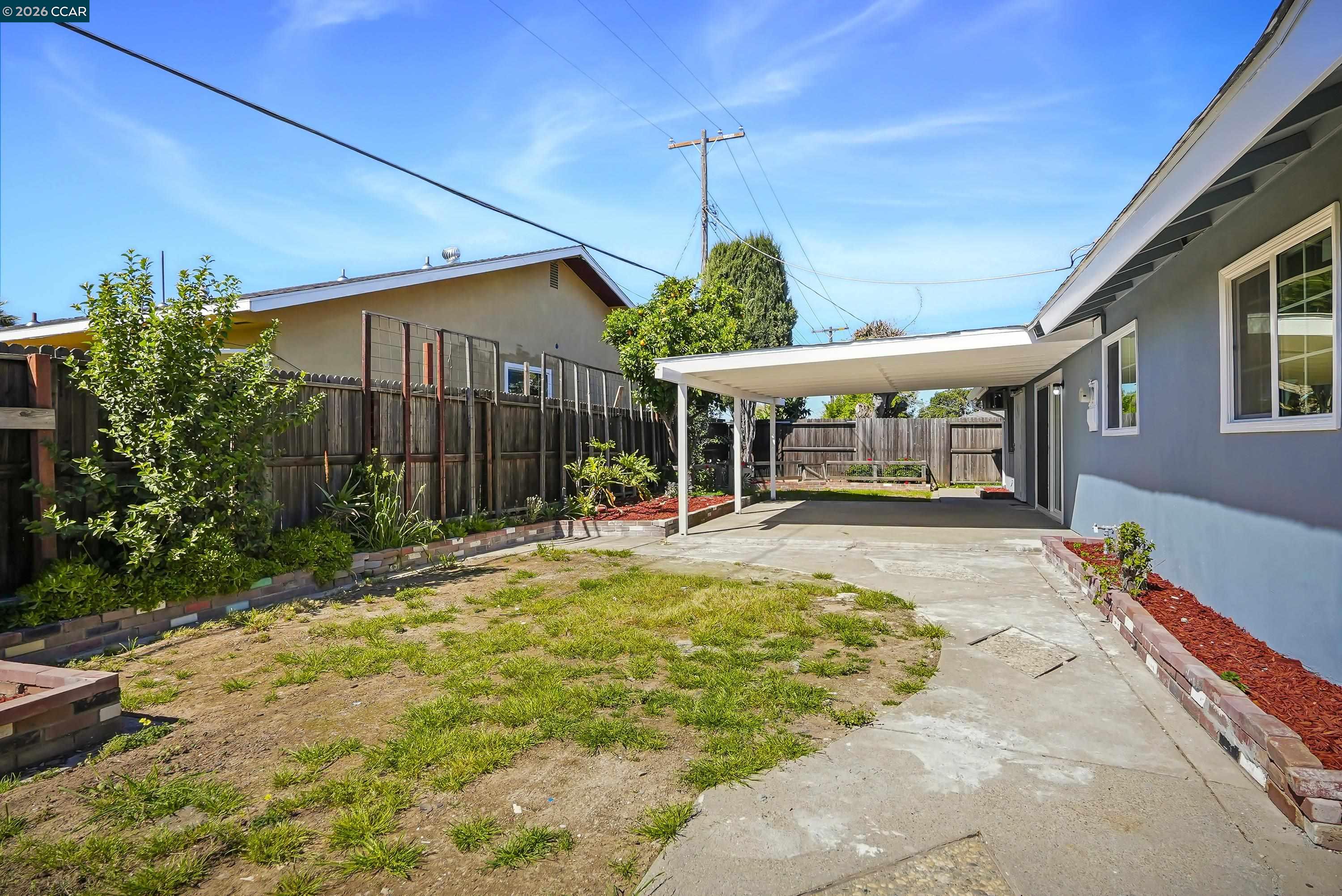 Detail Gallery Image 6 of 57 For 6860 Cunningham Way, Sacramento,  CA 95828 - 3 Beds | 1/1 Baths