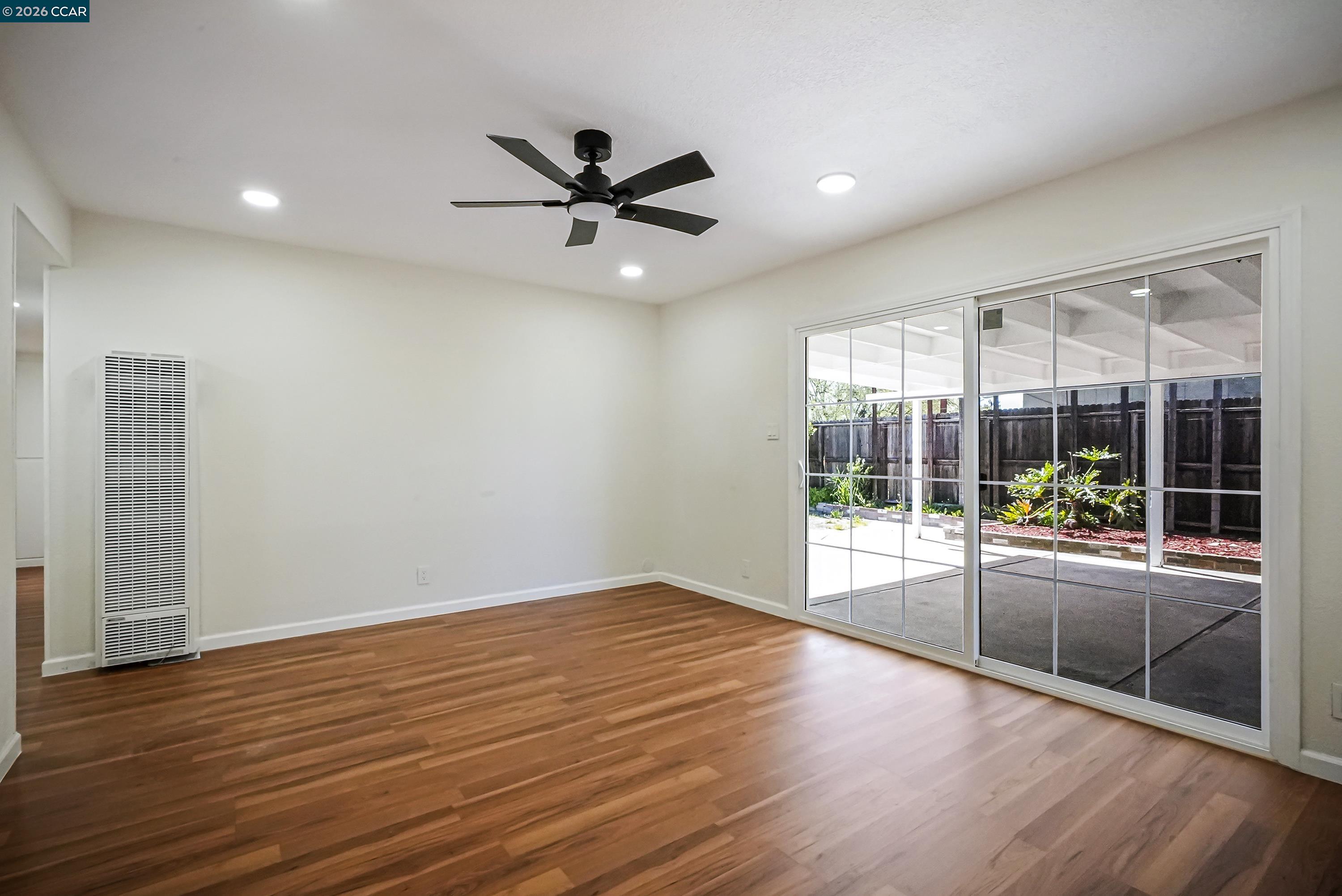 Detail Gallery Image 10 of 57 For 6860 Cunningham Way, Sacramento,  CA 95828 - 3 Beds | 1/1 Baths