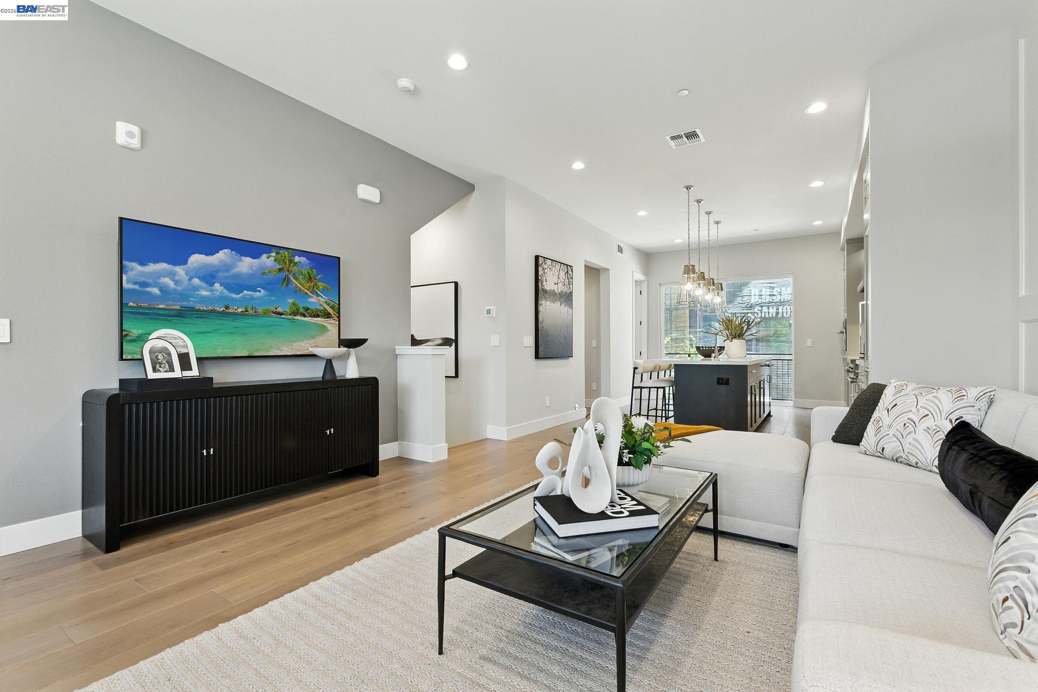 Photo #4: 41127843 Listing: Photo #4