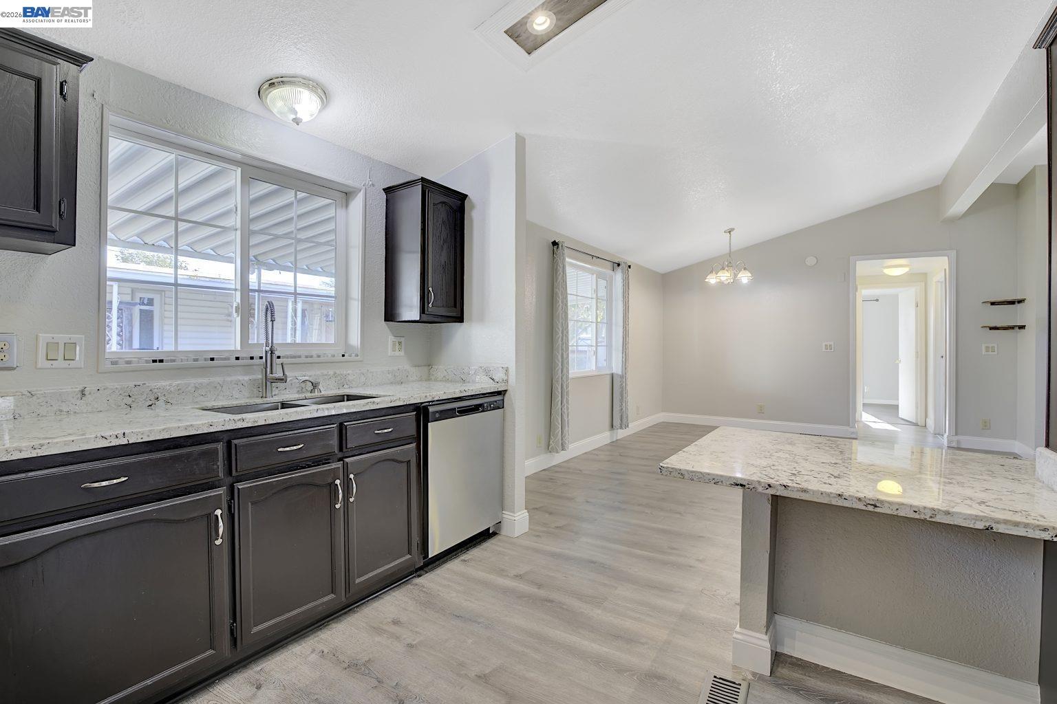 Detail Gallery Image 11 of 33 For 866 Spindrift #866,  San Jose,  CA 95134 - 3 Beds | 2 Baths