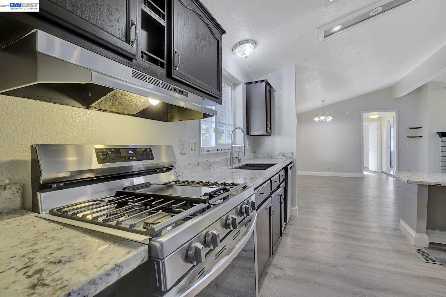 Detail Gallery Image 12 of 33 For 866 Spindrift #866,  San Jose,  CA 95134 - 3 Beds | 2 Baths