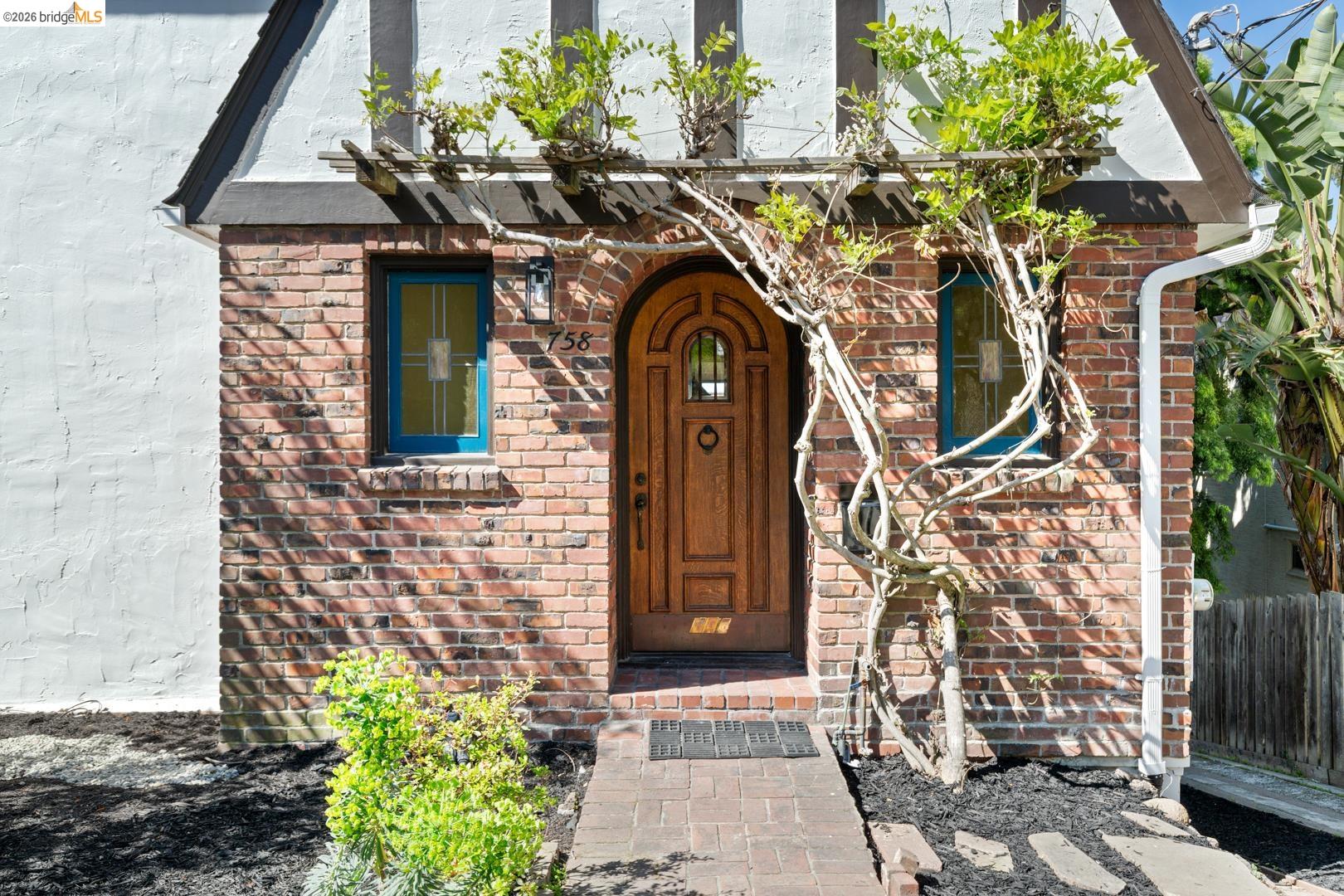 Detail Gallery Image 2 of 60 For 758 Spruce St, Berkeley,  CA 94707-2041 - 3 Beds | 3/1 Baths