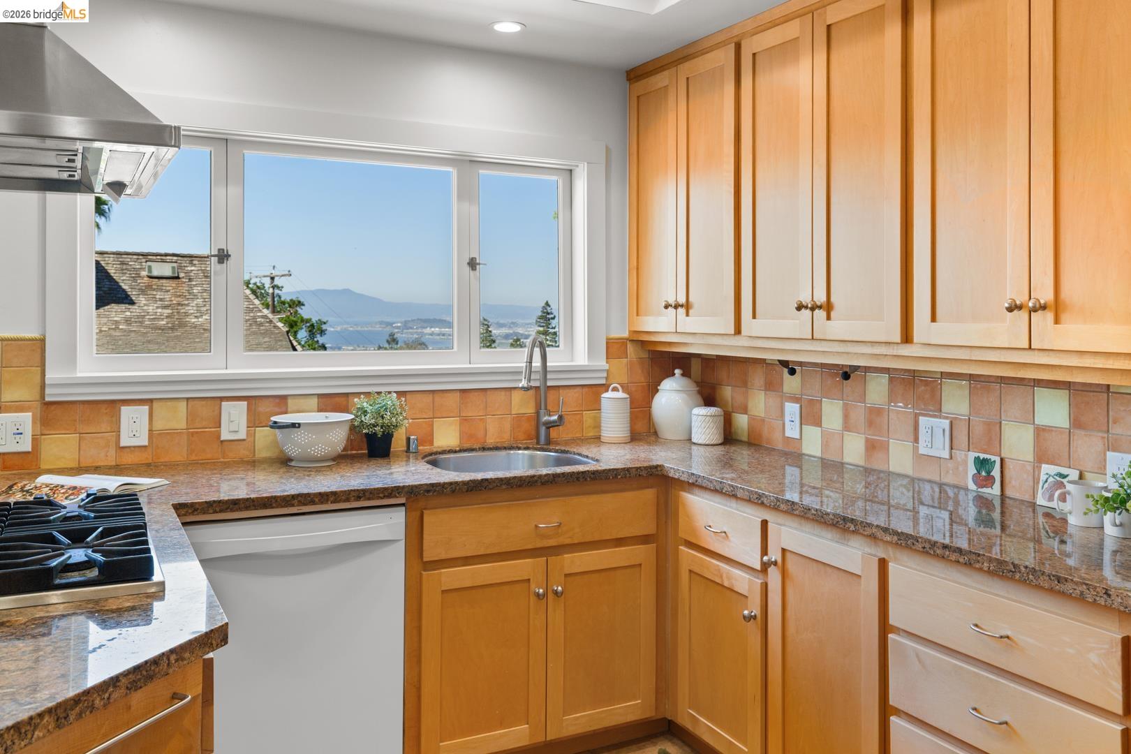 Detail Gallery Image 20 of 60 For 758 Spruce St, Berkeley,  CA 94707-2041 - 3 Beds | 3/1 Baths