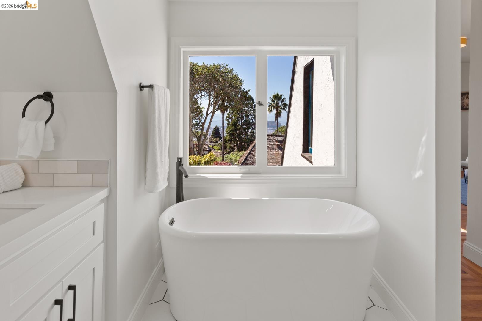 Detail Gallery Image 31 of 60 For 758 Spruce St, Berkeley,  CA 94707-2041 - 3 Beds | 3/1 Baths