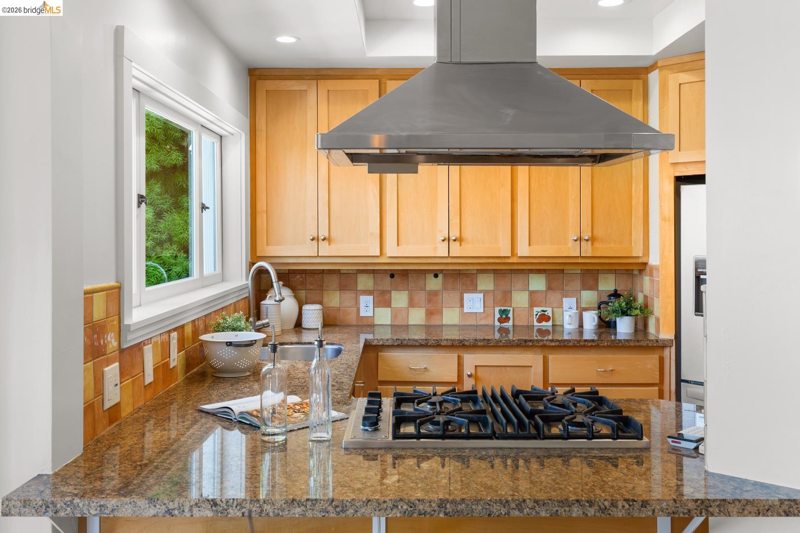 Detail Gallery Image 5 of 60 For 758 Spruce St, Berkeley,  CA 94707-2041 - 3 Beds | 3/1 Baths