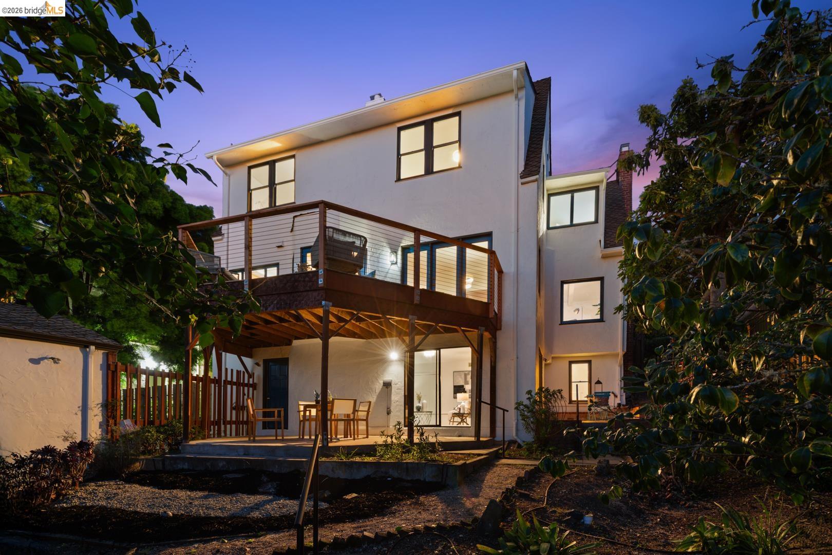 Detail Gallery Image 9 of 60 For 758 Spruce St, Berkeley,  CA 94707-2041 - 3 Beds | 3/1 Baths