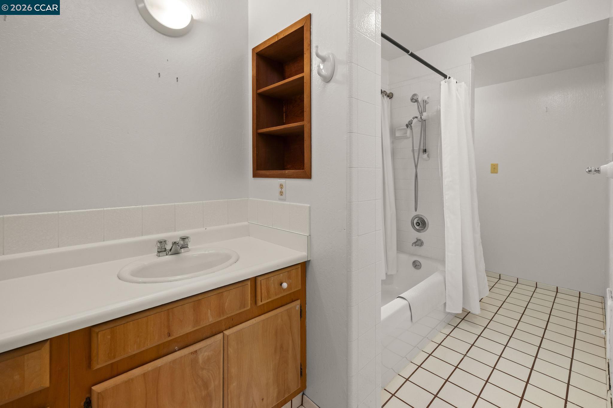 Detail Gallery Image 12 of 30 For 847 Acalanes Rd, Lafayette,  CA 94549 - 3 Beds | 2/1 Baths