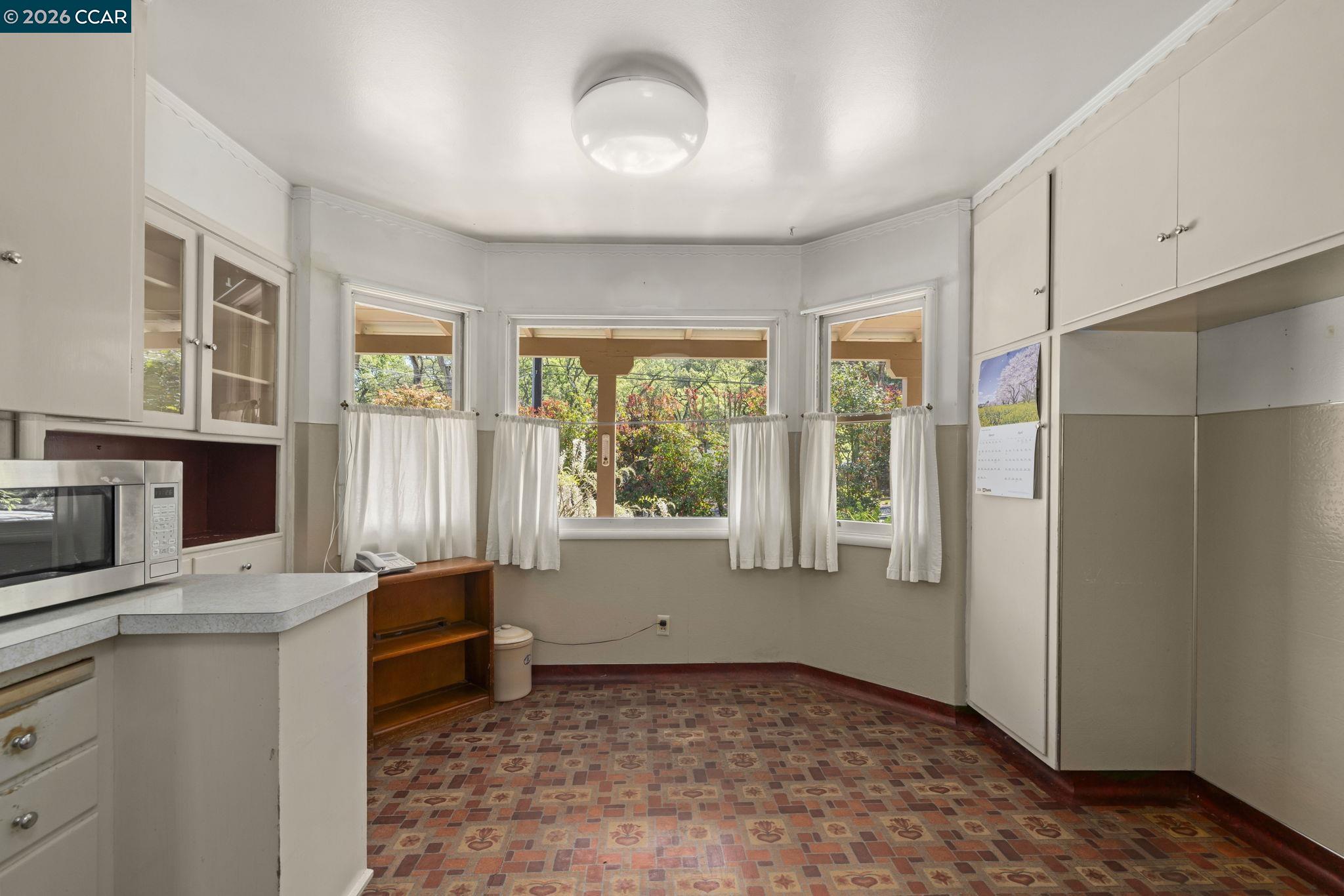 Detail Gallery Image 14 of 30 For 847 Acalanes Rd, Lafayette,  CA 94549 - 3 Beds | 2/1 Baths