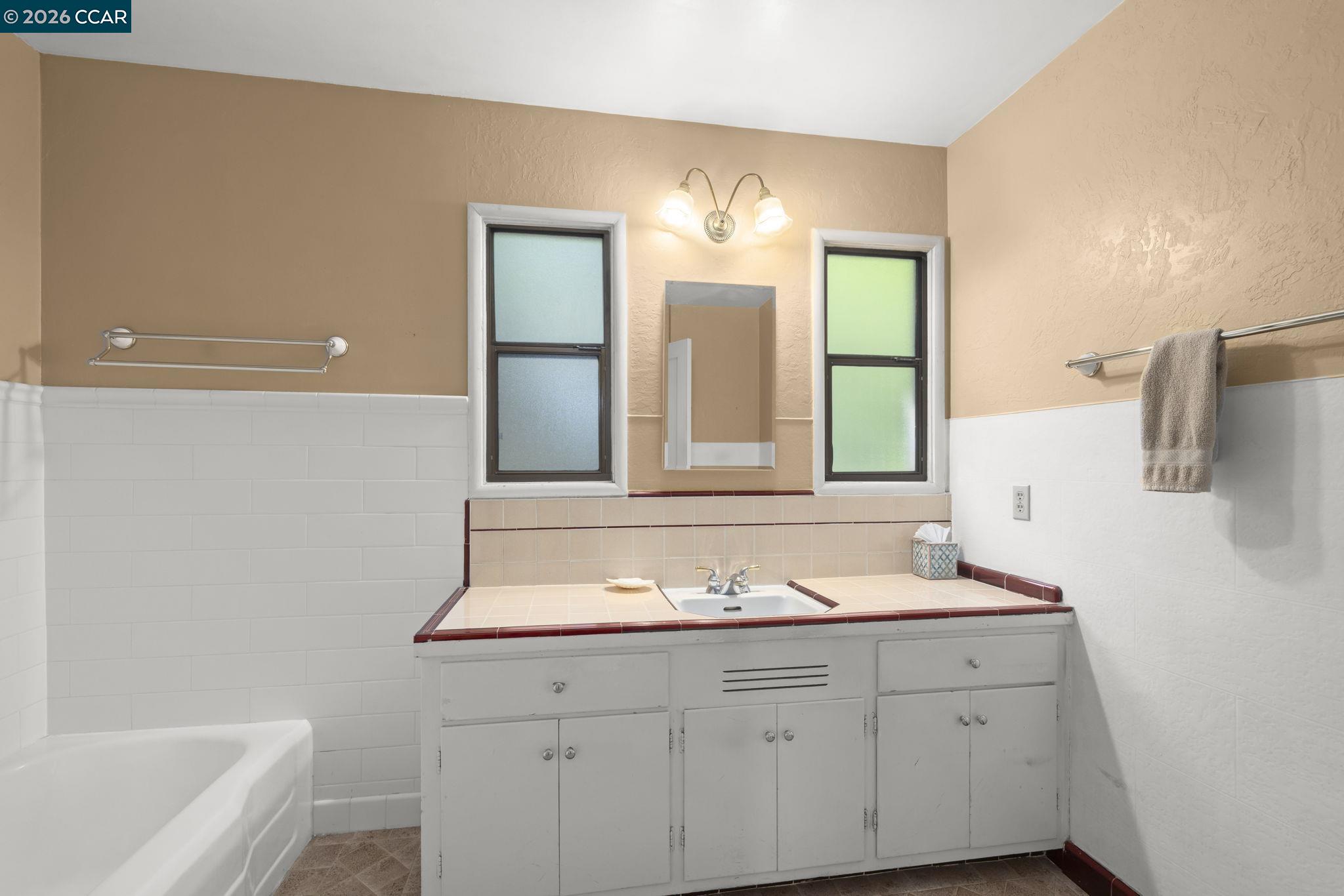 Detail Gallery Image 22 of 30 For 847 Acalanes Rd, Lafayette,  CA 94549 - 3 Beds | 2/1 Baths