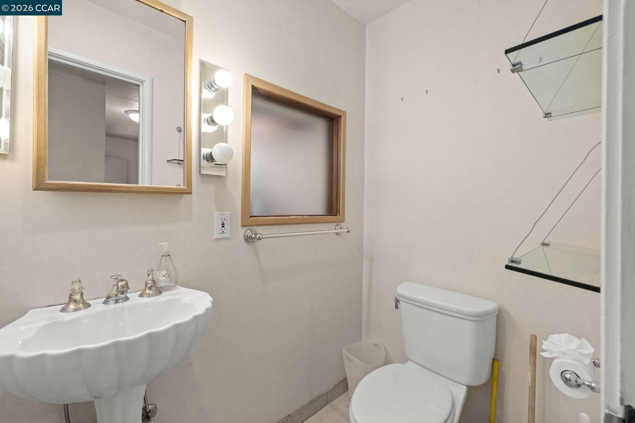 Detail Gallery Image 24 of 30 For 847 Acalanes Rd, Lafayette,  CA 94549 - 3 Beds | 2/1 Baths