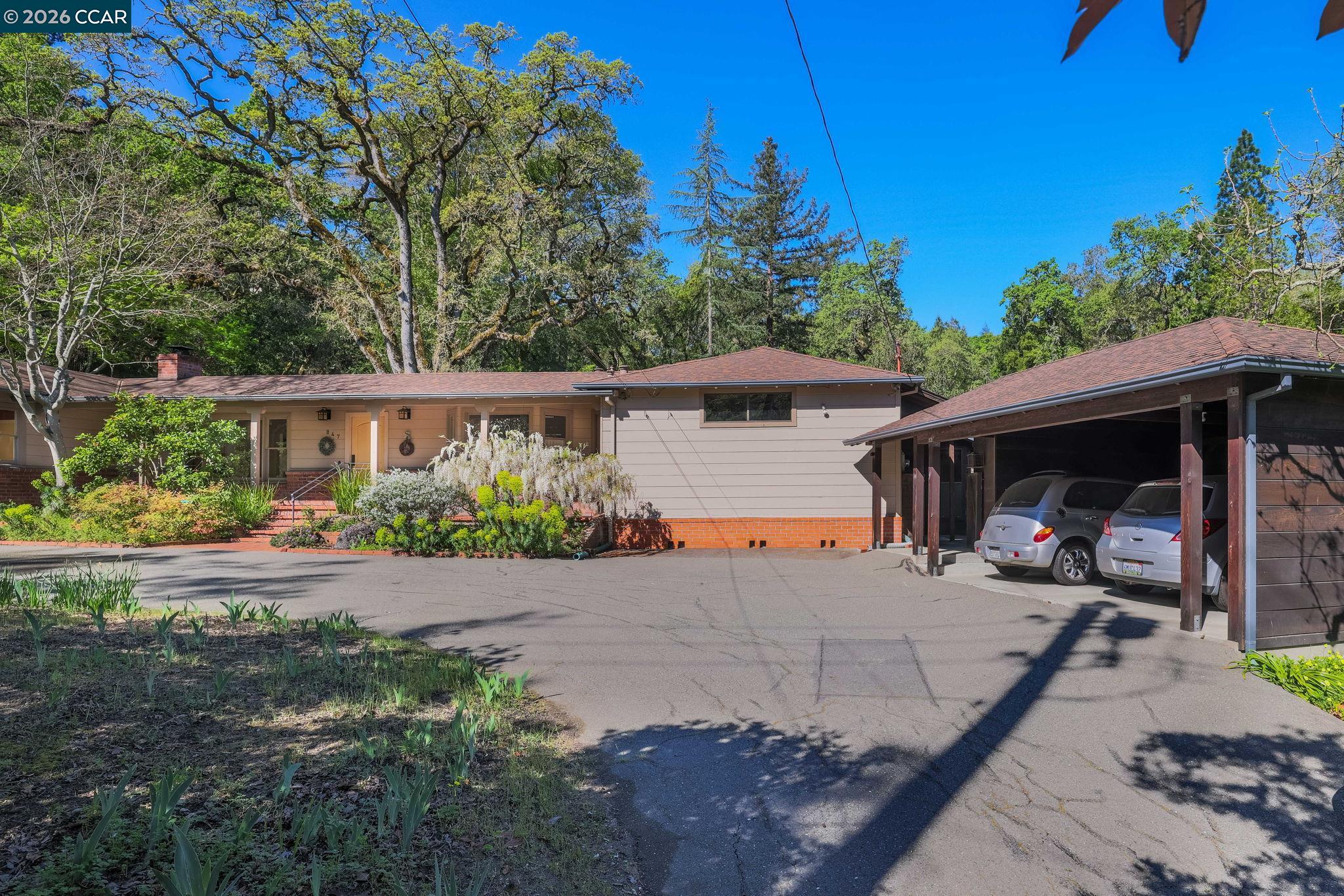 Detail Gallery Image 4 of 30 For 847 Acalanes Rd, Lafayette,  CA 94549 - 3 Beds | 2/1 Baths