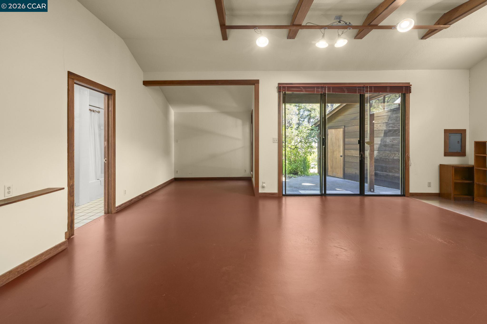 Detail Gallery Image 10 of 30 For 847 Acalanes Rd, Lafayette,  CA 94549 - 3 Beds | 2/1 Baths