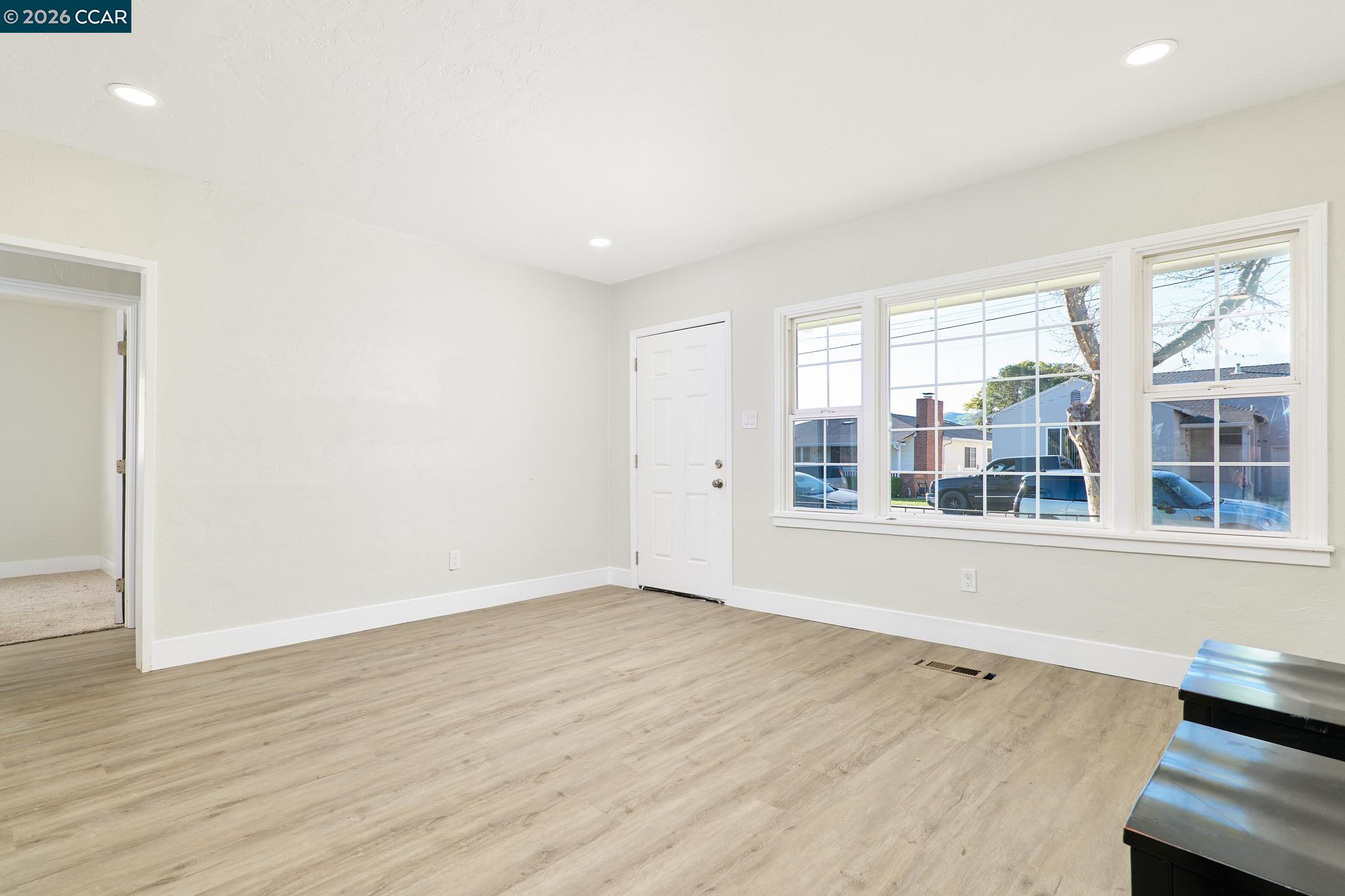 Detail Gallery Image 5 of 29 For 90 Manville Ave, Pittsburg,  CA 94565 - 3 Beds | 2 Baths