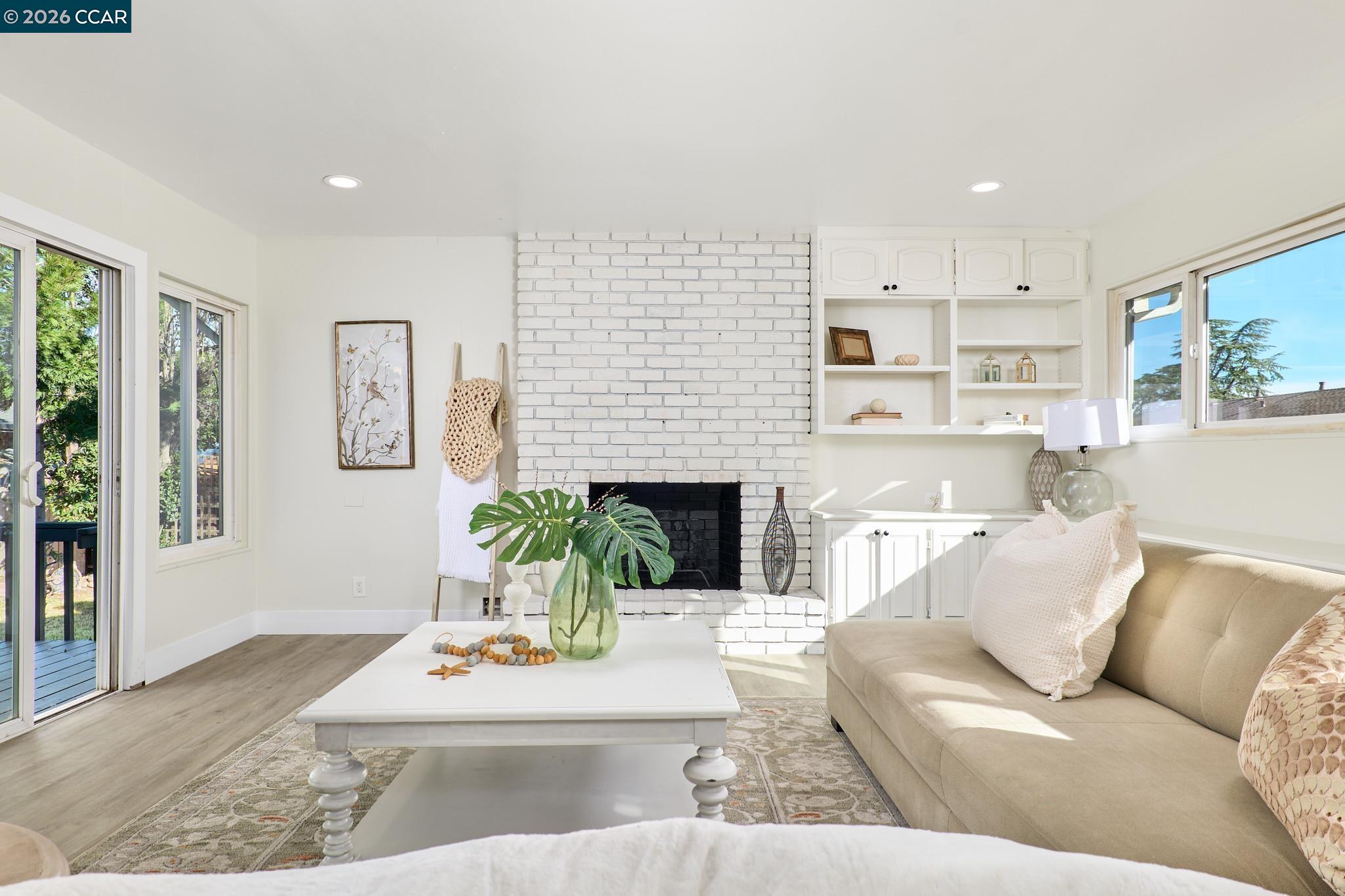 Detail Gallery Image 8 of 29 For 90 Manville Ave, Pittsburg,  CA 94565 - 3 Beds | 2 Baths