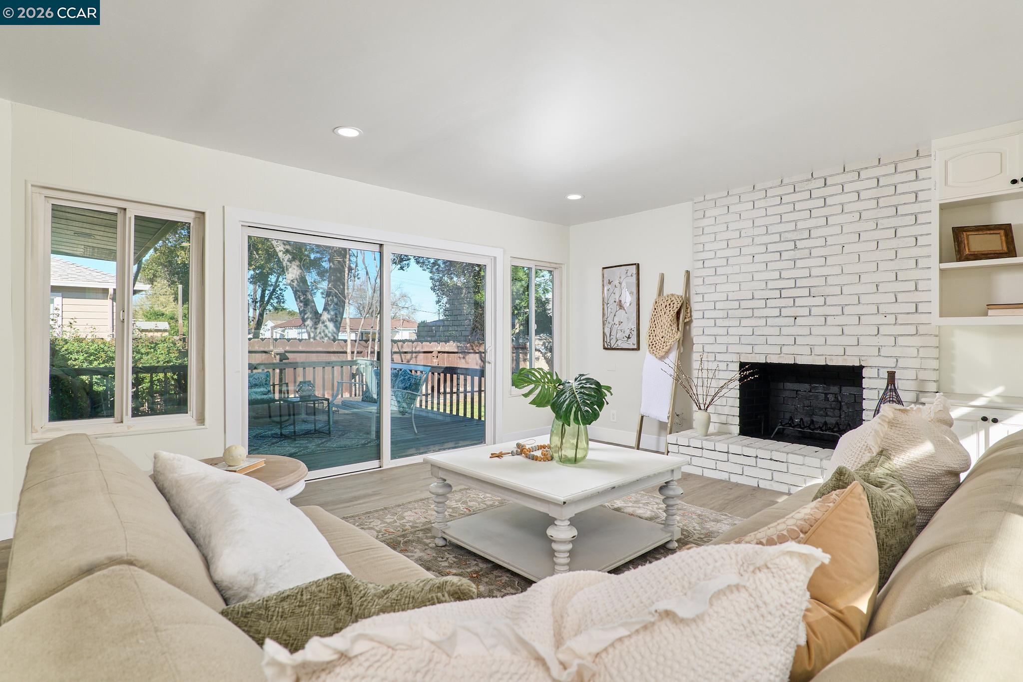 Detail Gallery Image 10 of 29 For 90 Manville Ave, Pittsburg,  CA 94565 - 3 Beds | 2 Baths