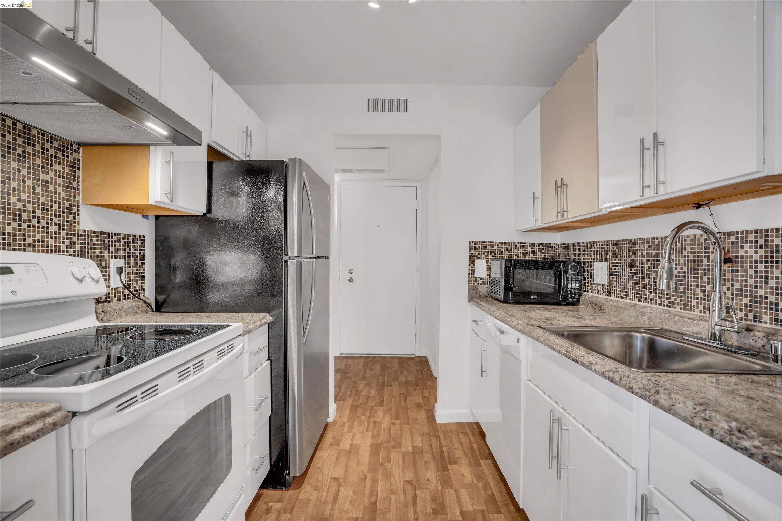 Photo #16: 41127857 Listing: Photo #16