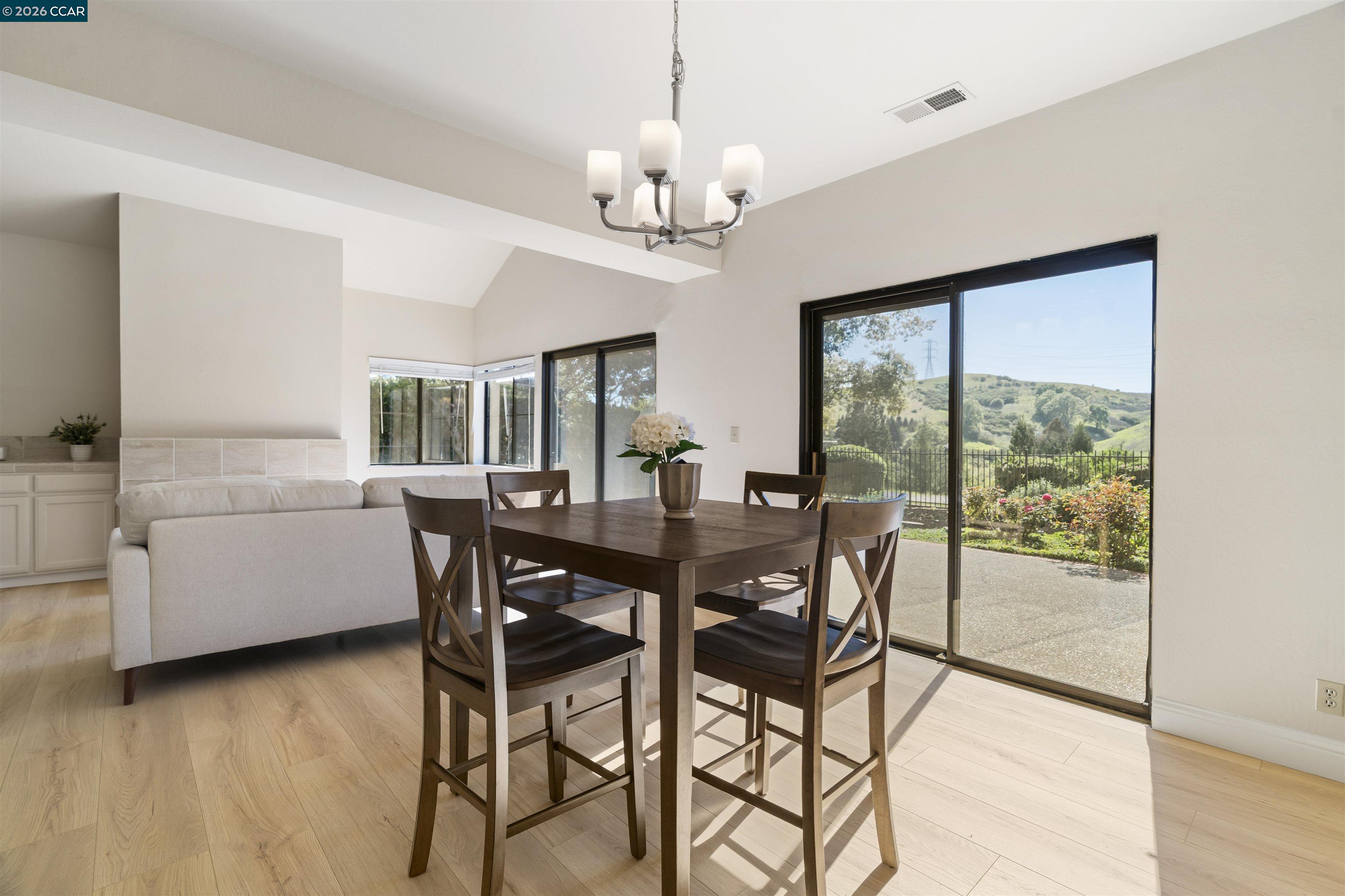 Detail Gallery Image 18 of 57 For 360 S Eagle Nest Lane, Danville,  CA 94506 - 3 Beds | 2/1 Baths