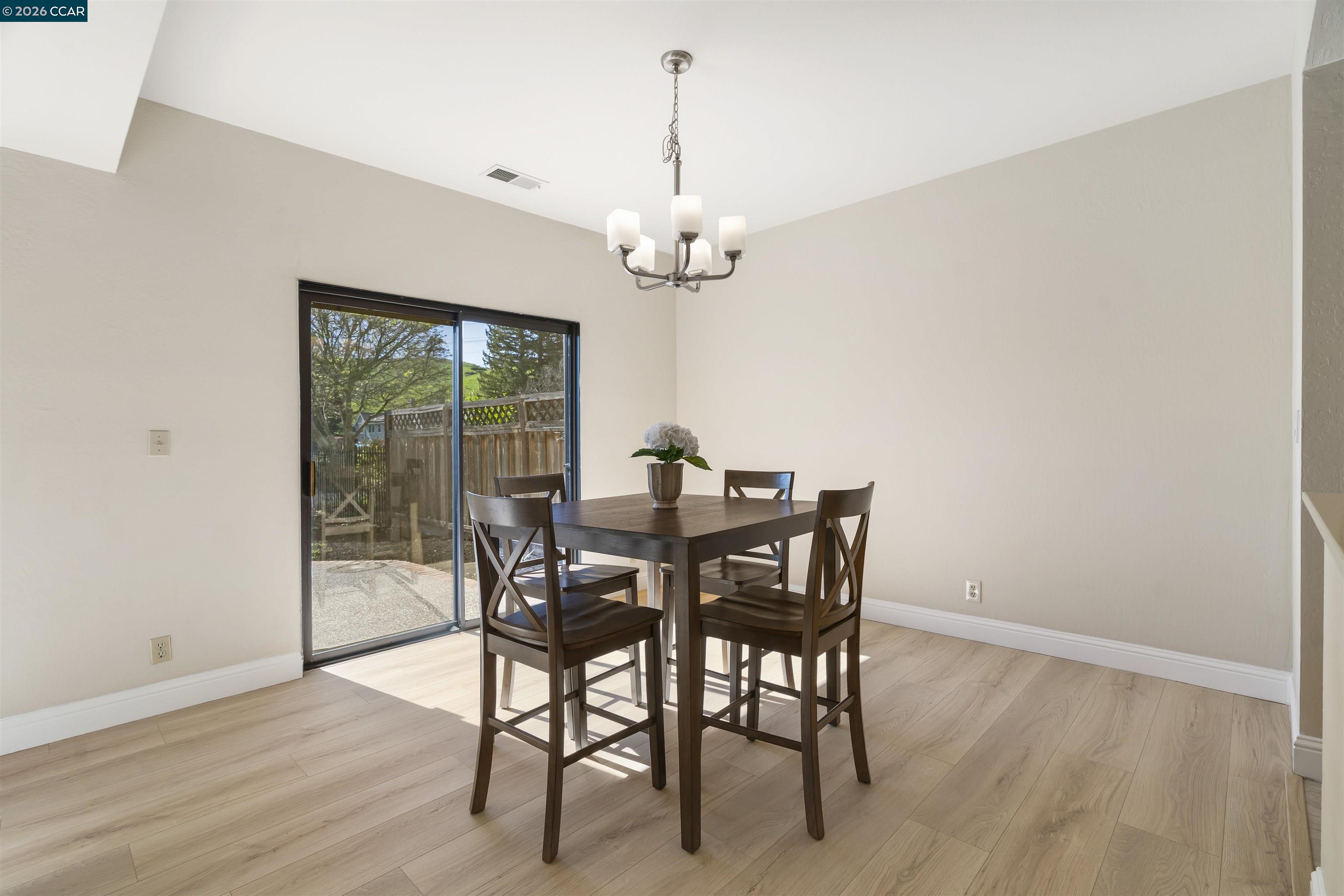 Detail Gallery Image 19 of 57 For 360 S Eagle Nest Lane, Danville,  CA 94506 - 3 Beds | 2/1 Baths