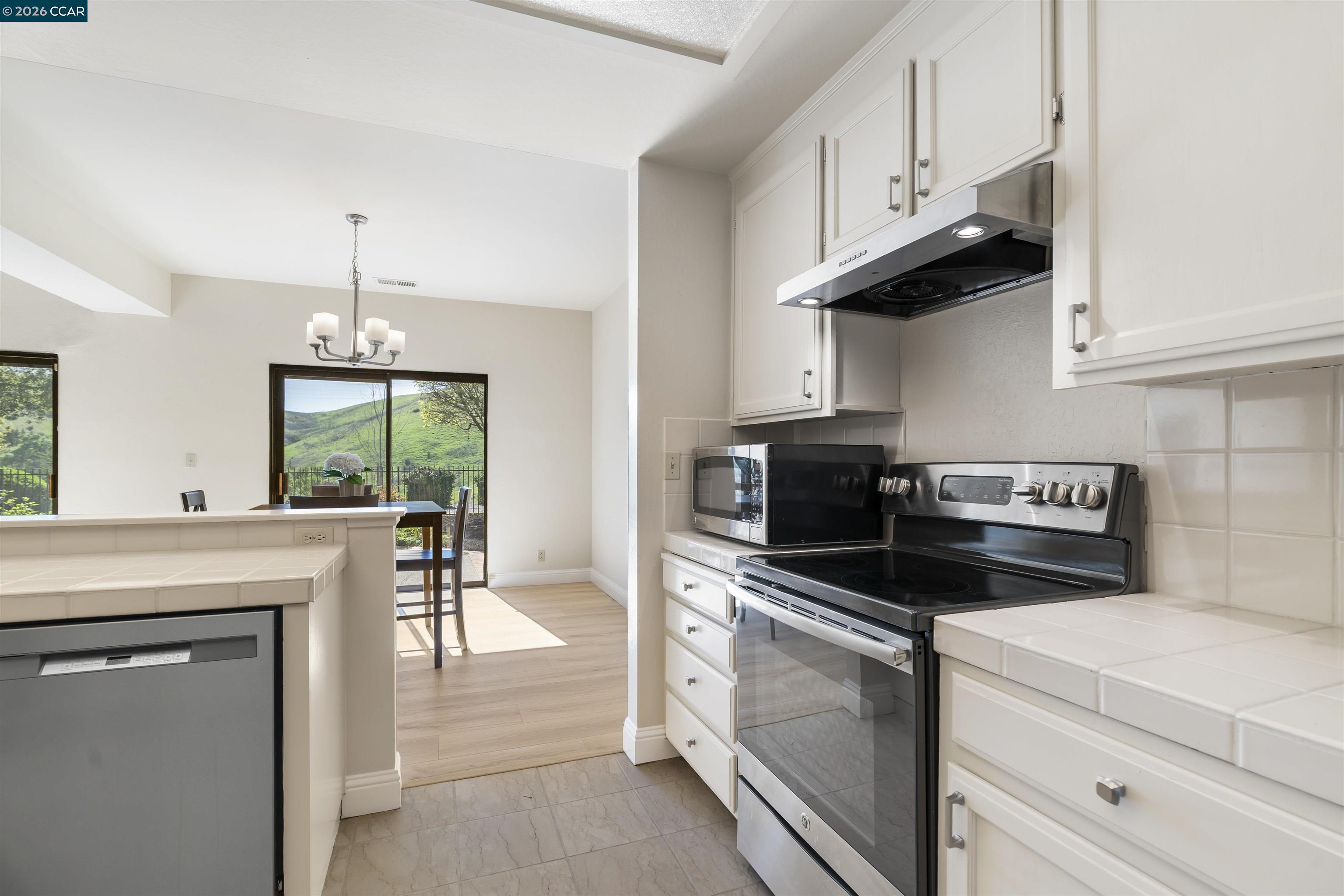 Detail Gallery Image 4 of 57 For 360 S Eagle Nest Lane, Danville,  CA 94506 - 3 Beds | 2/1 Baths