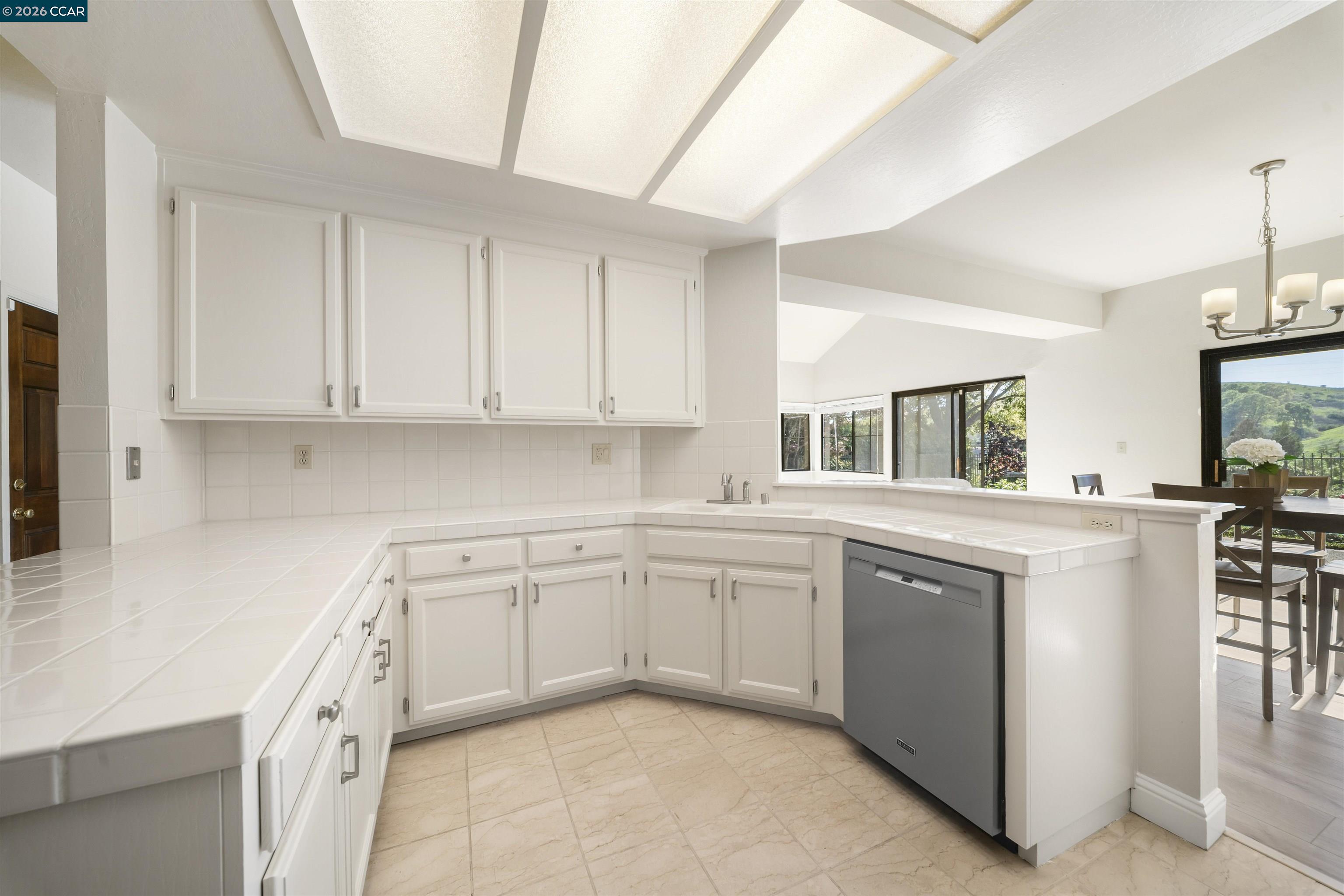 Photo #5: 41127858 Listing: Photo #5