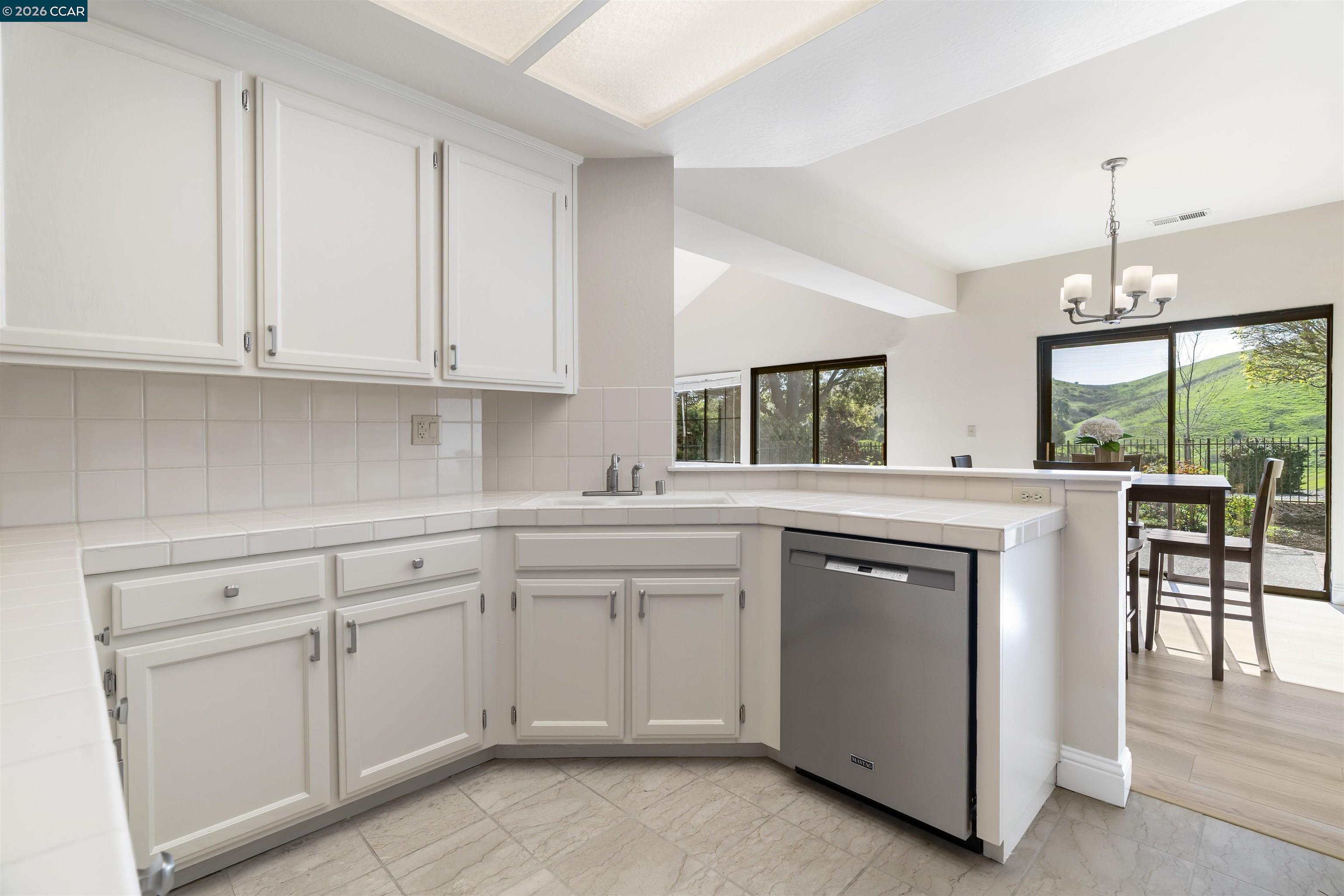 Detail Gallery Image 7 of 57 For 360 S Eagle Nest Lane, Danville,  CA 94506 - 3 Beds | 2/1 Baths