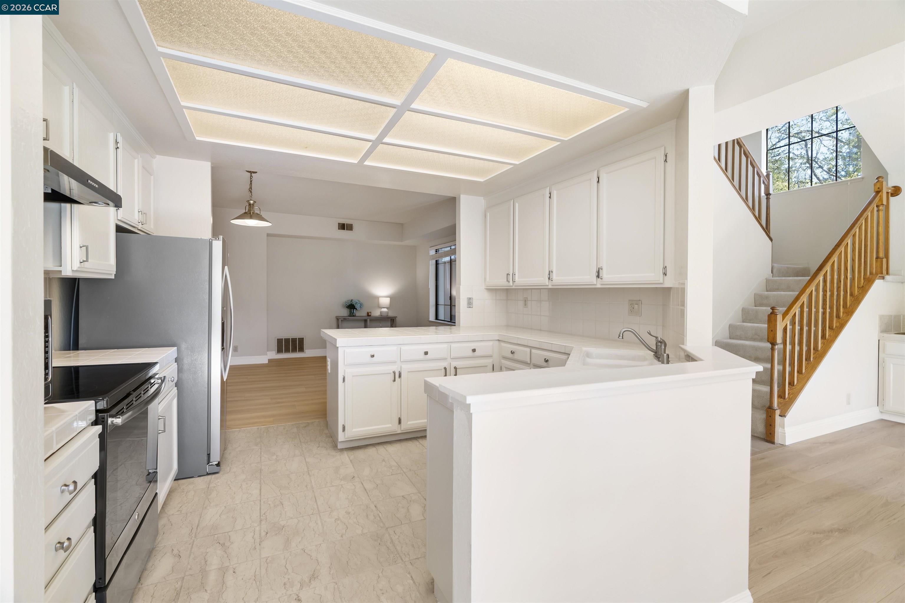 Detail Gallery Image 8 of 57 For 360 S Eagle Nest Lane, Danville,  CA 94506 - 3 Beds | 2/1 Baths