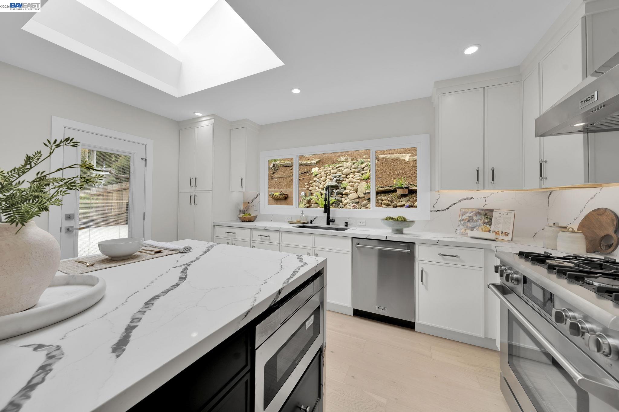 Detail Gallery Image 2 of 28 For 90 Upper Briar Road, Kentfield,  CA 94904 - 4 Beds | 3 Baths