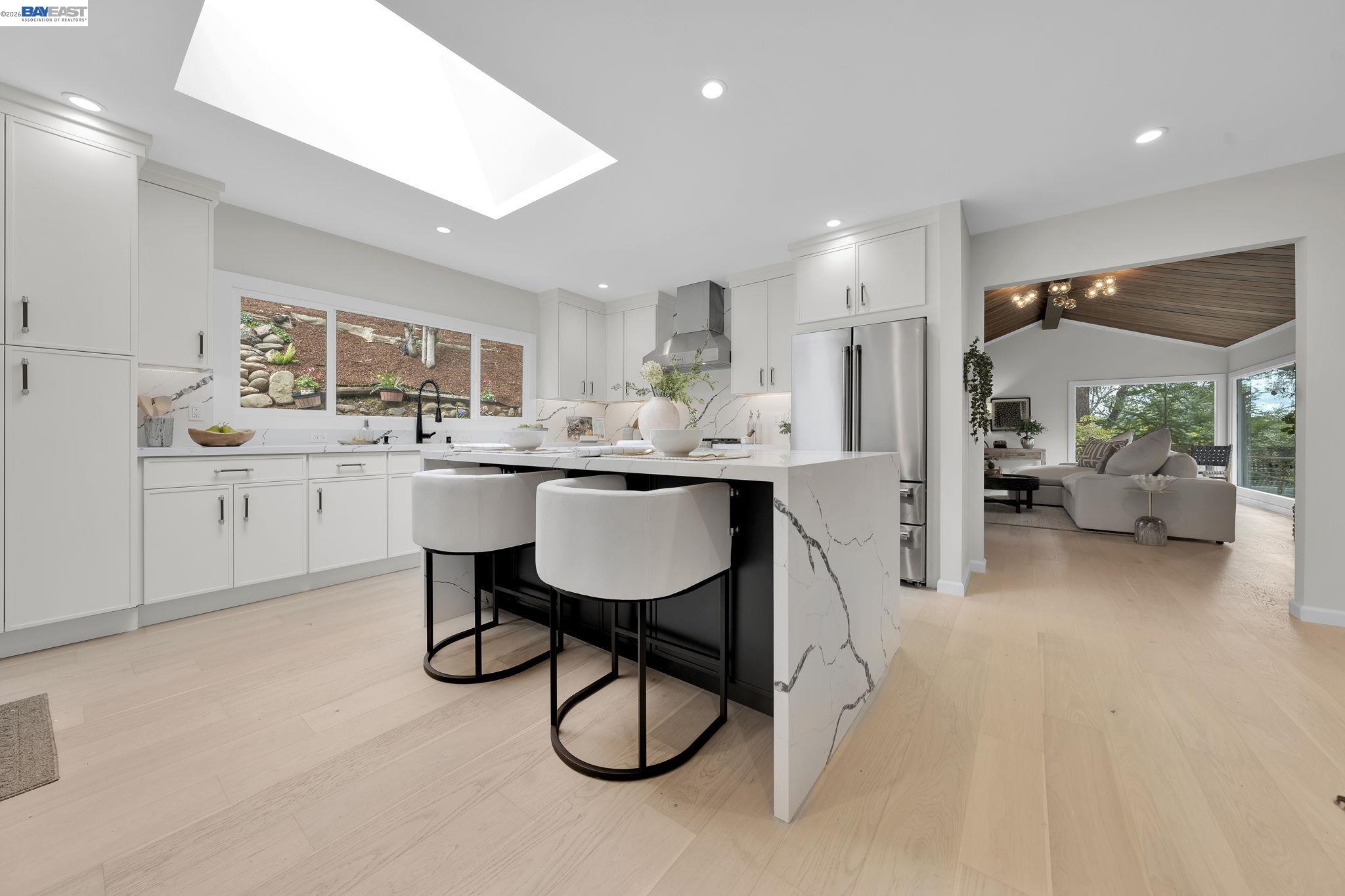 Detail Gallery Image 3 of 28 For 90 Upper Briar Road, Kentfield,  CA 94904 - 4 Beds | 3 Baths