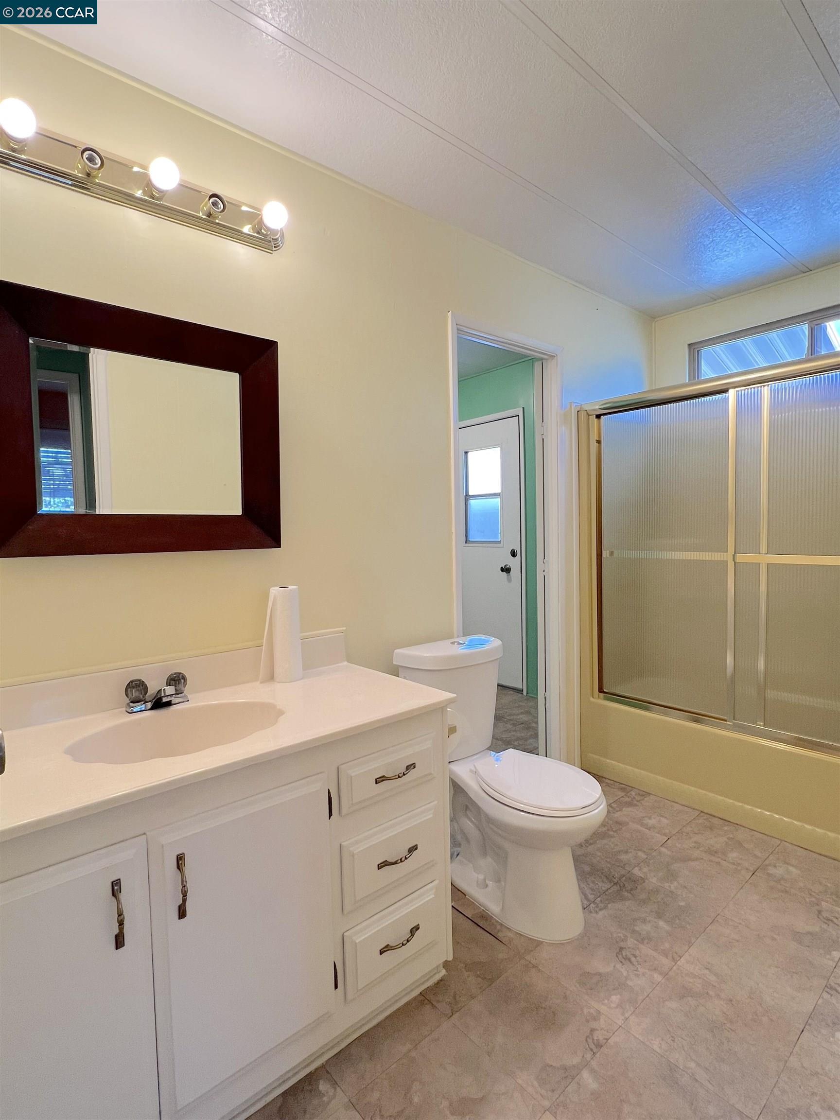 Detail Gallery Image 16 of 39 For 198 Kona Cir #198,  Pittsburg,  CA 94565 - 3 Beds | 2 Baths