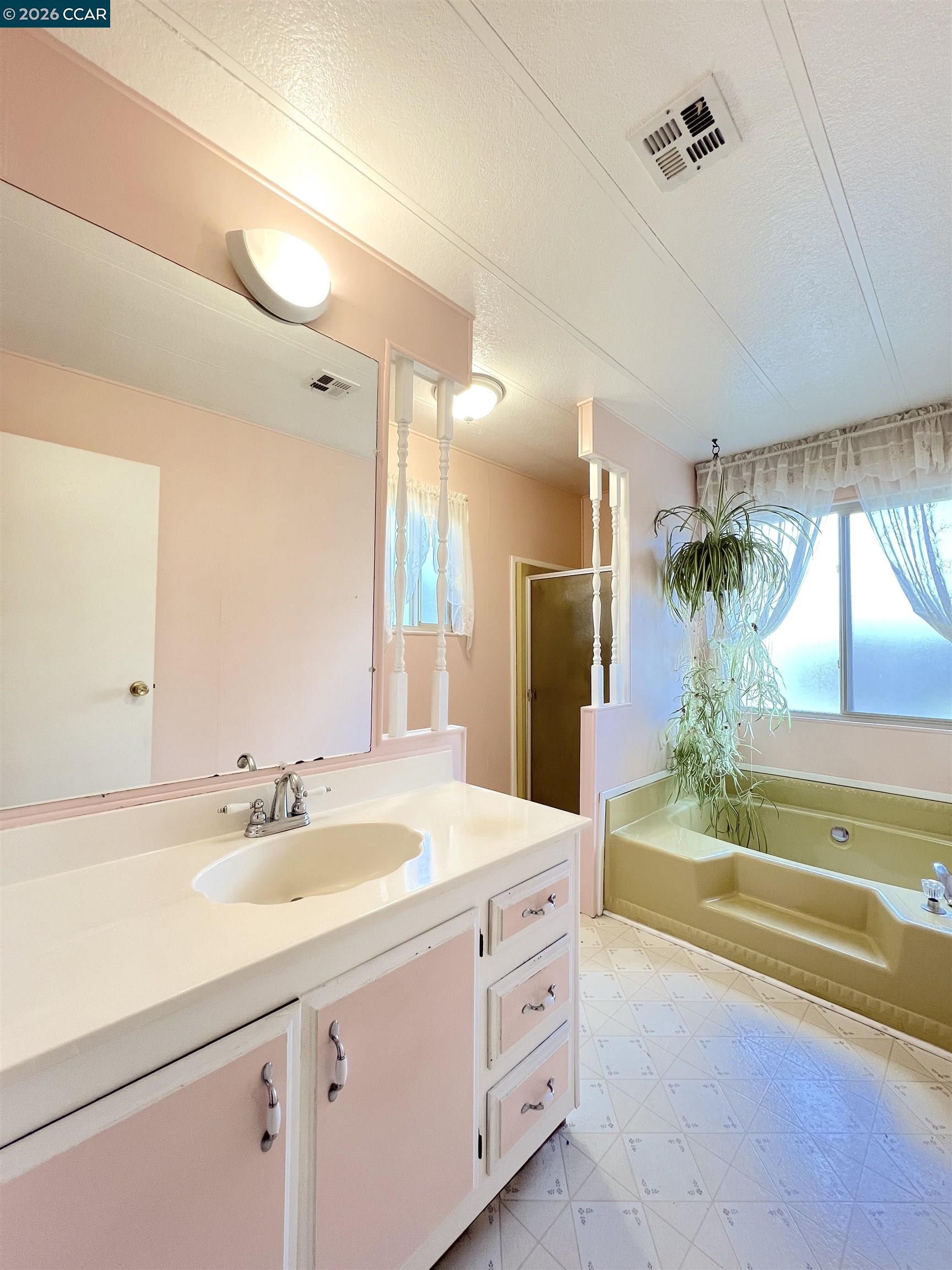 Detail Gallery Image 27 of 39 For 198 Kona Cir #198,  Pittsburg,  CA 94565 - 3 Beds | 2 Baths