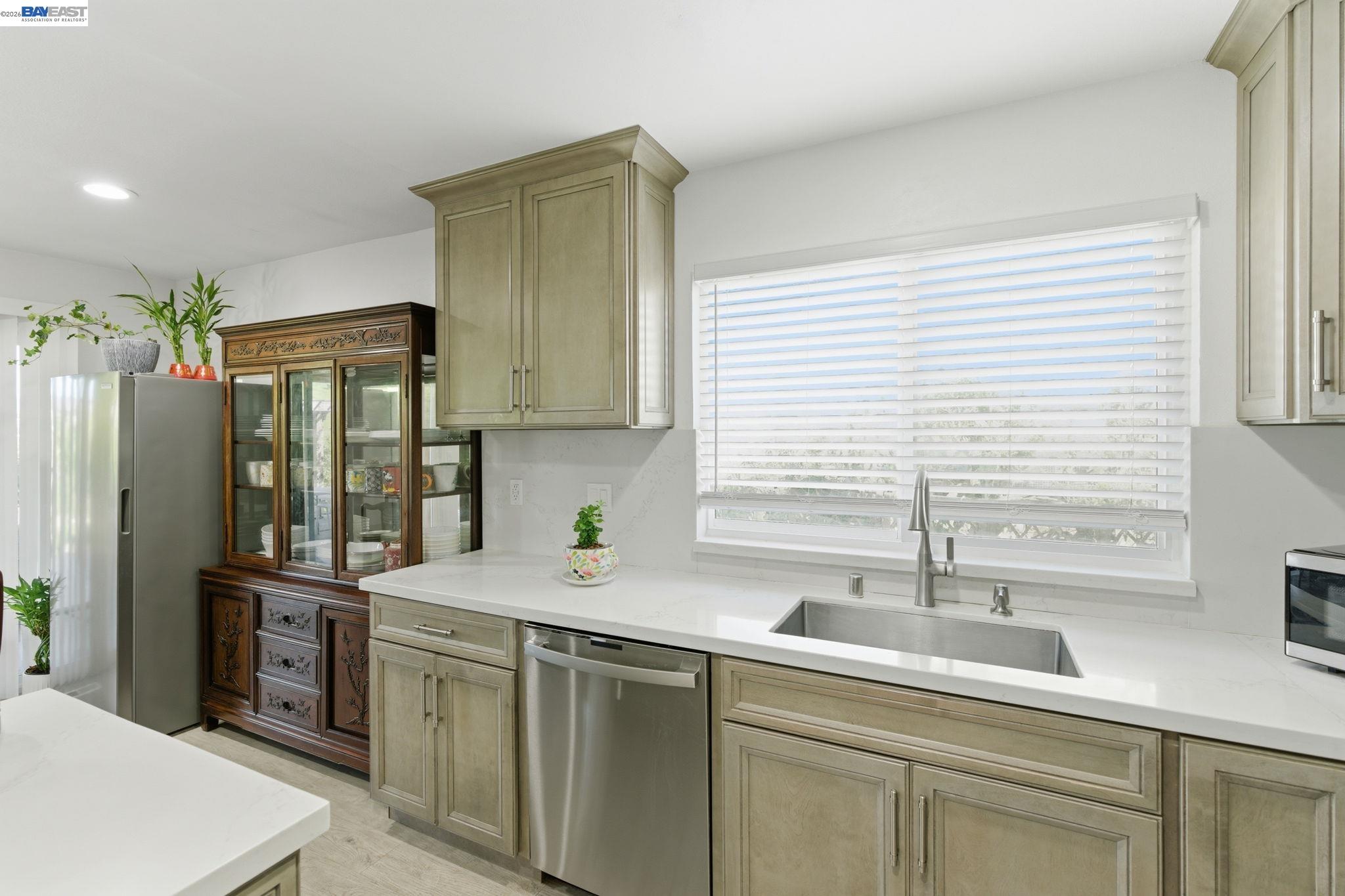 Detail Gallery Image 11 of 60 For 2222 Carmel Ct, Pittsburg,  CA 94565 - 4 Beds | 2 Baths