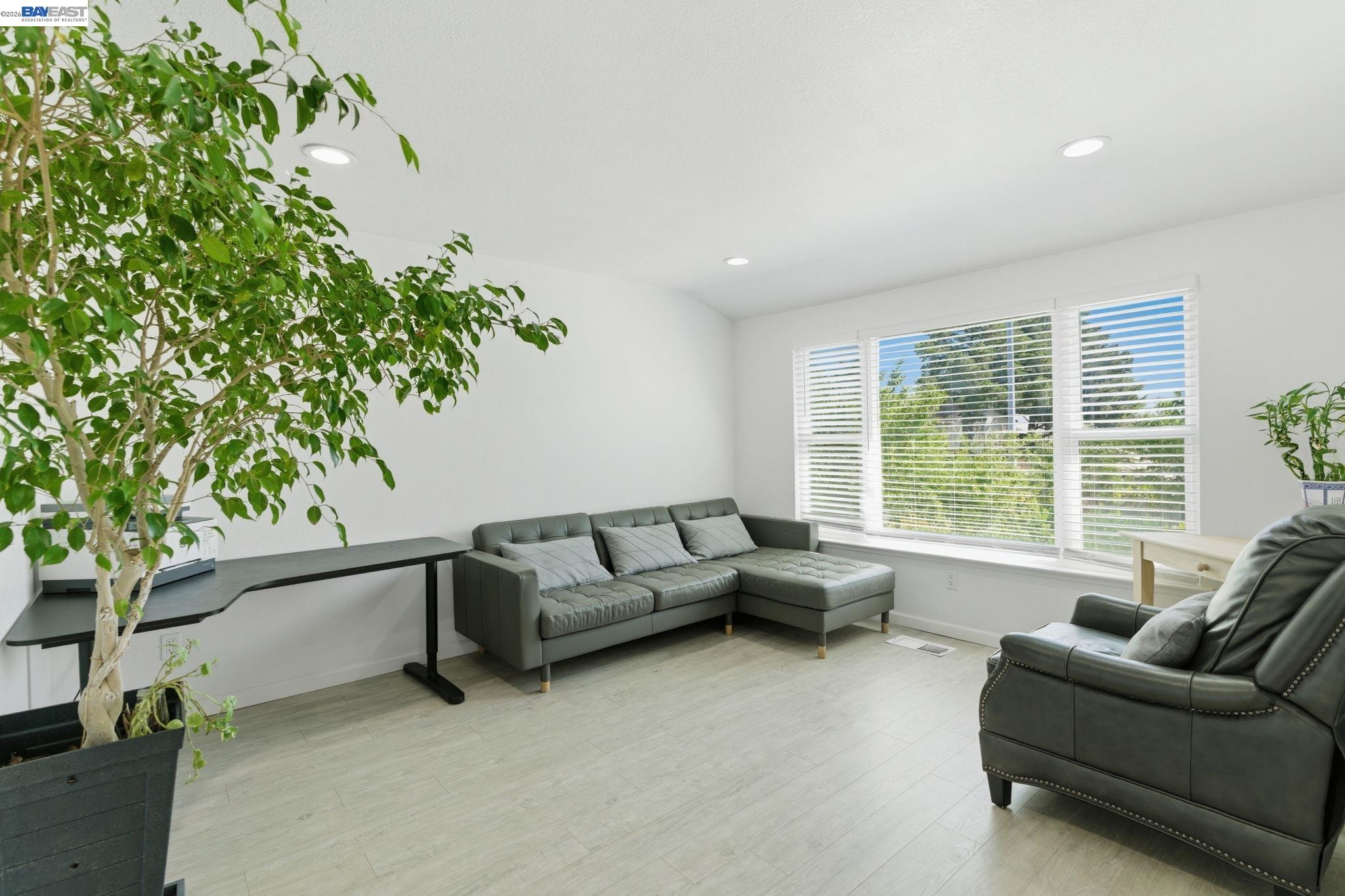 Detail Gallery Image 14 of 60 For 2222 Carmel Ct, Pittsburg,  CA 94565 - 4 Beds | 2 Baths