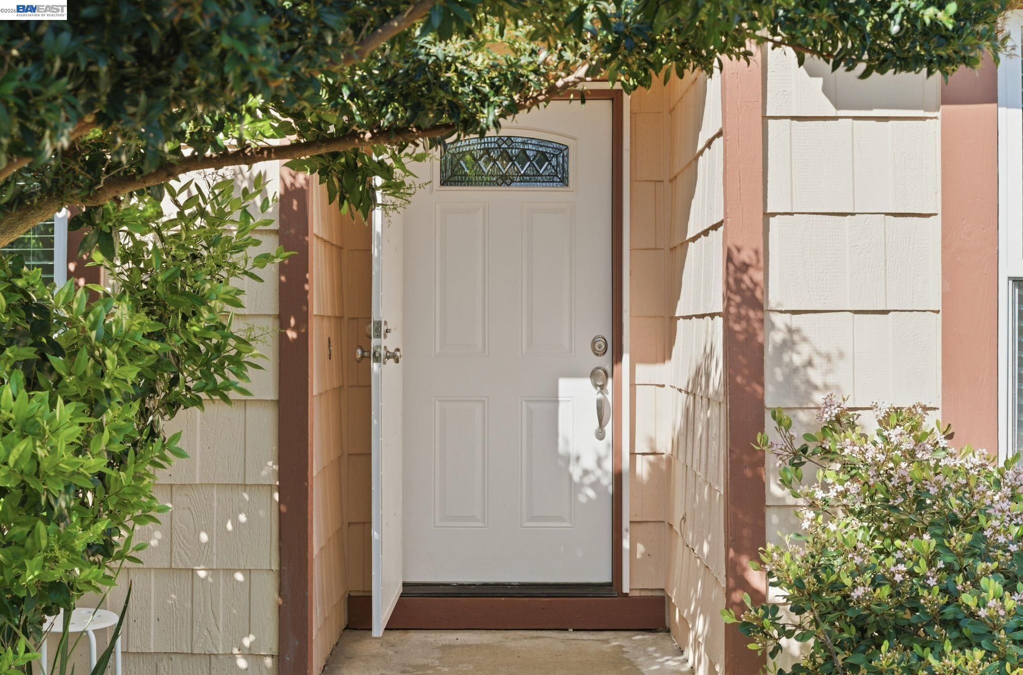 Detail Gallery Image 3 of 60 For 2222 Carmel Ct, Pittsburg,  CA 94565 - 4 Beds | 2 Baths