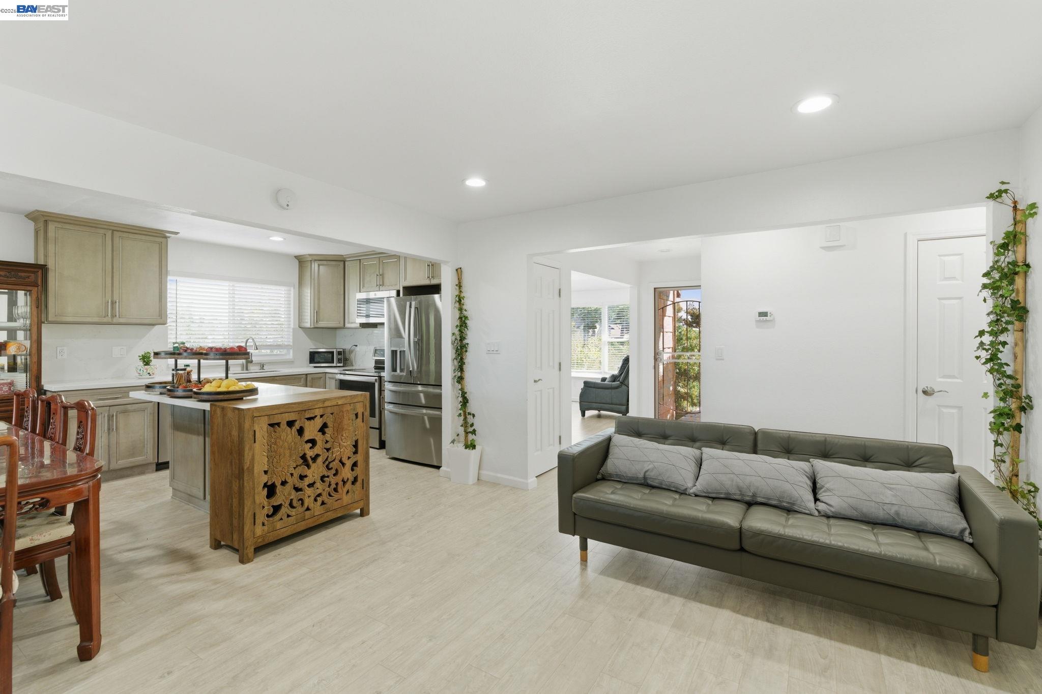 Detail Gallery Image 4 of 60 For 2222 Carmel Ct, Pittsburg,  CA 94565 - 4 Beds | 2 Baths