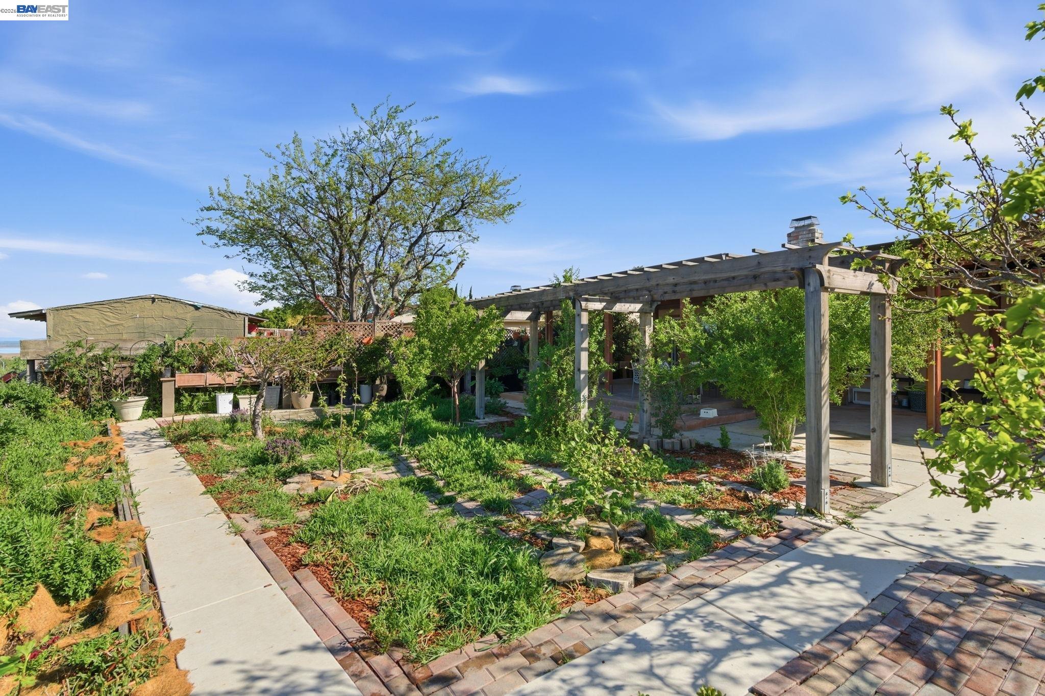 Detail Gallery Image 39 of 60 For 2222 Carmel Ct, Pittsburg,  CA 94565 - 4 Beds | 2 Baths