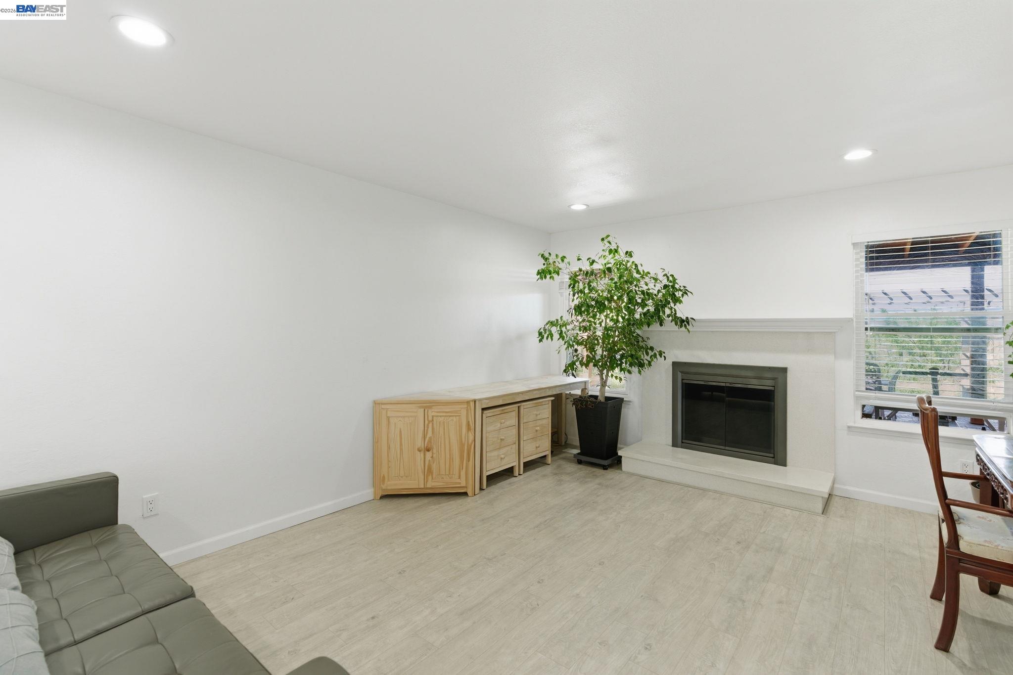 Detail Gallery Image 5 of 60 For 2222 Carmel Ct, Pittsburg,  CA 94565 - 4 Beds | 2 Baths