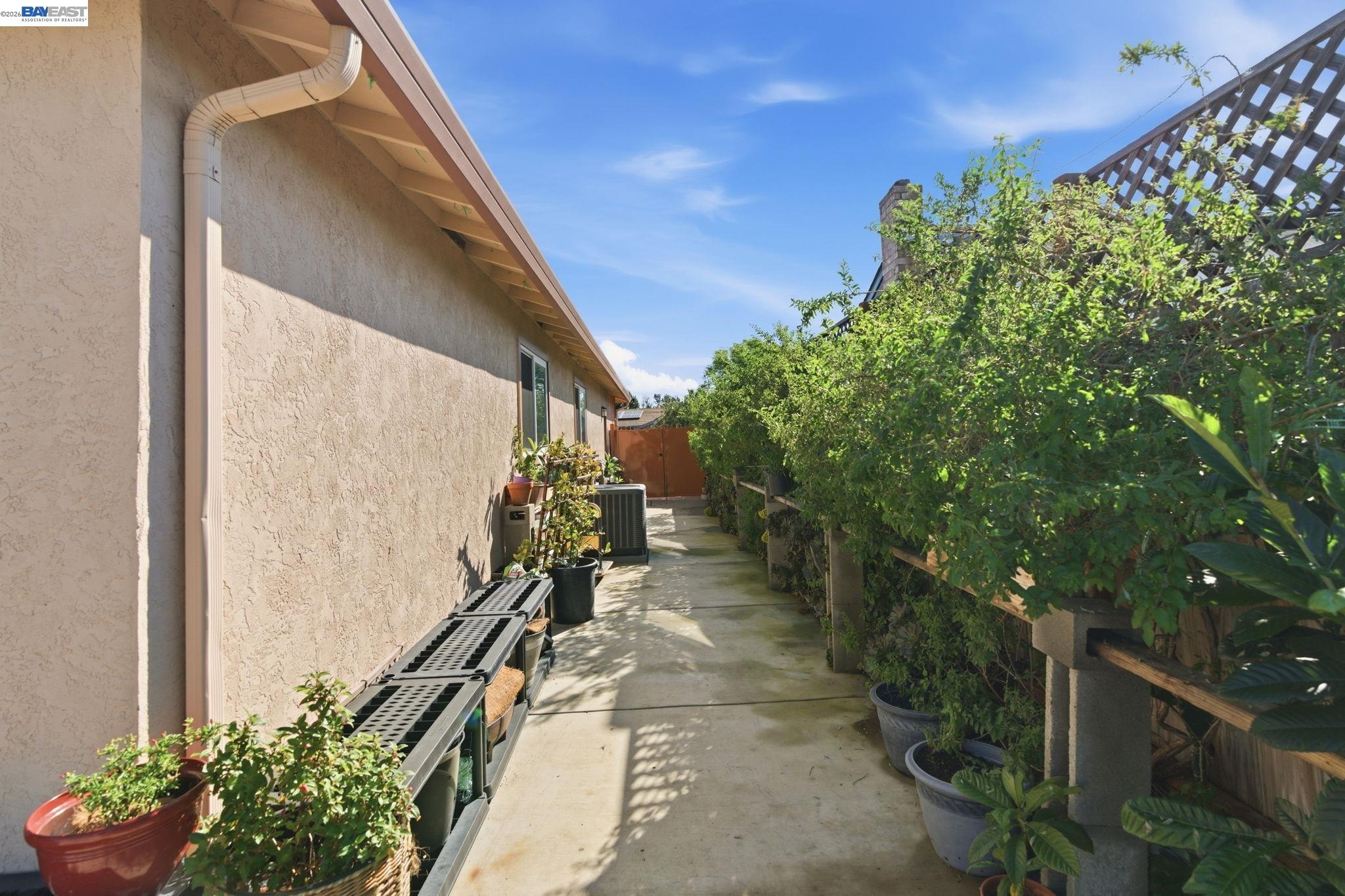 Detail Gallery Image 45 of 60 For 2222 Carmel Ct, Pittsburg,  CA 94565 - 4 Beds | 2 Baths