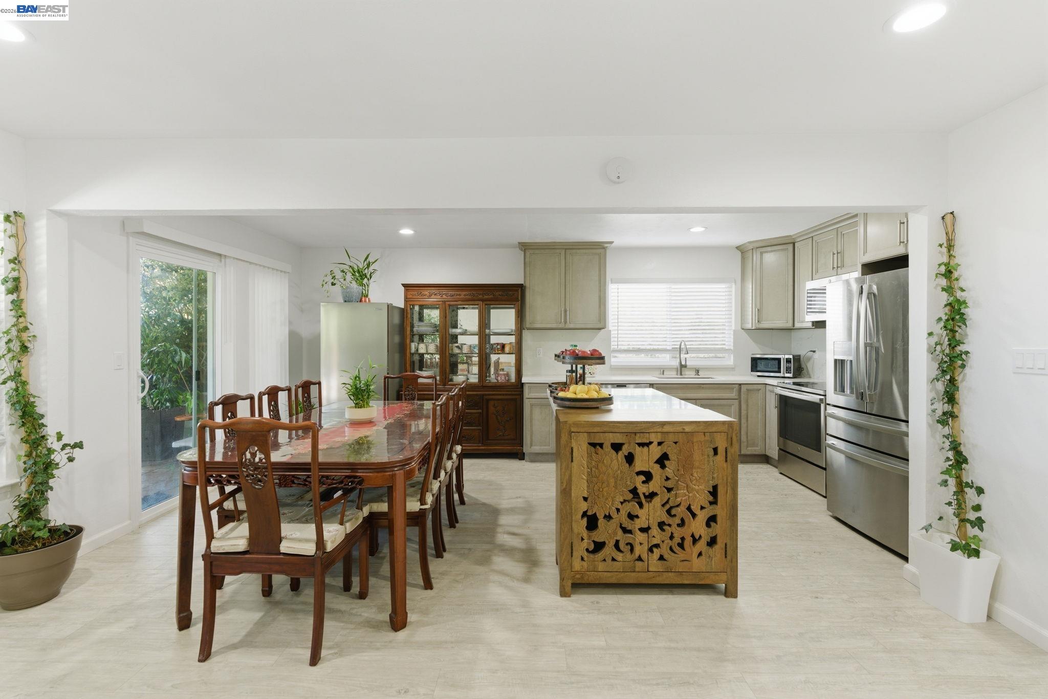 Detail Gallery Image 8 of 60 For 2222 Carmel Ct, Pittsburg,  CA 94565 - 4 Beds | 2 Baths