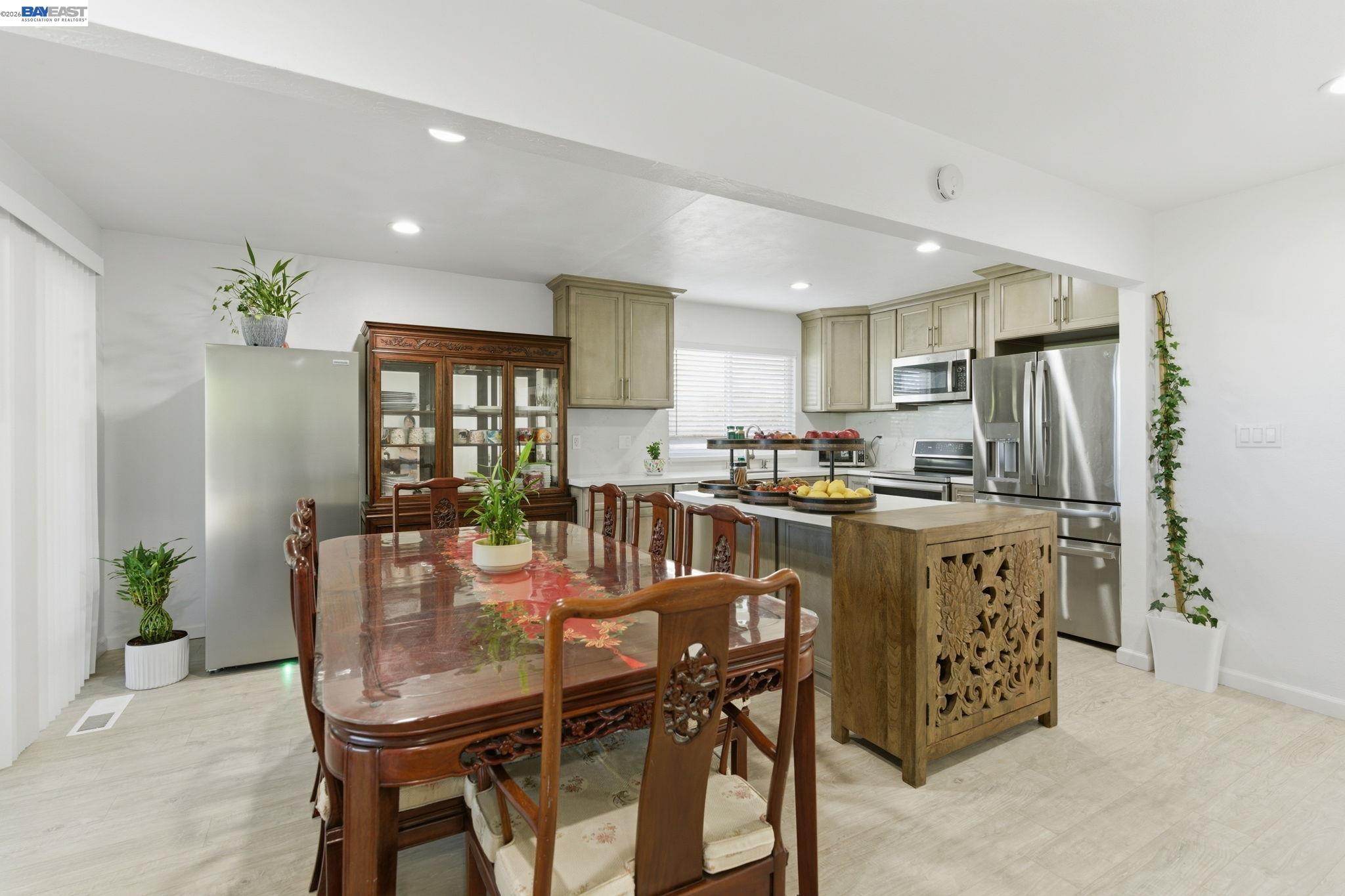 Detail Gallery Image 9 of 60 For 2222 Carmel Ct, Pittsburg,  CA 94565 - 4 Beds | 2 Baths