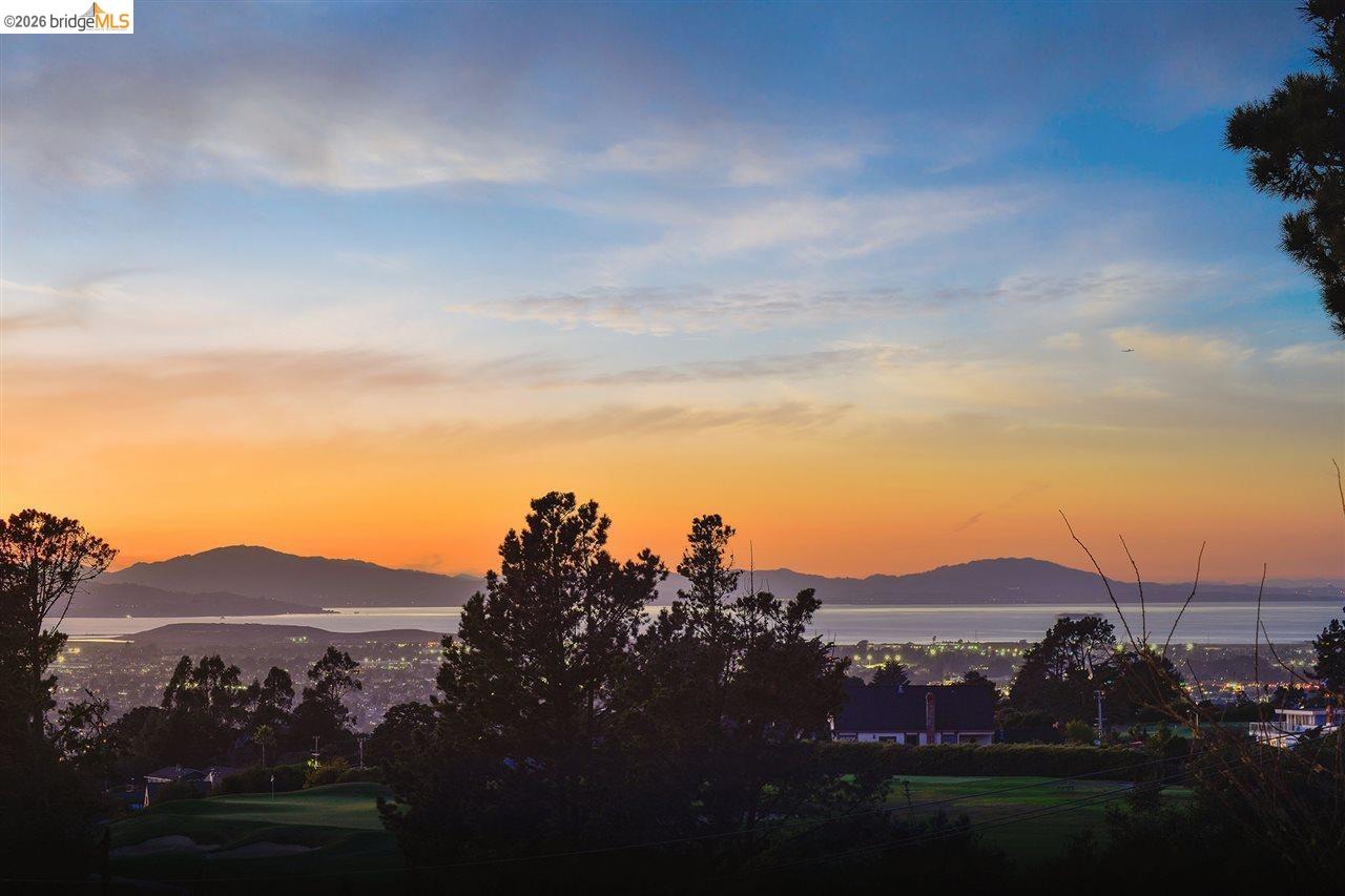 Detail Gallery Image 3 of 60 For 1518 Madera Ct, El Cerrito,  CA 94530-0112 - 5 Beds | 4/1 Baths