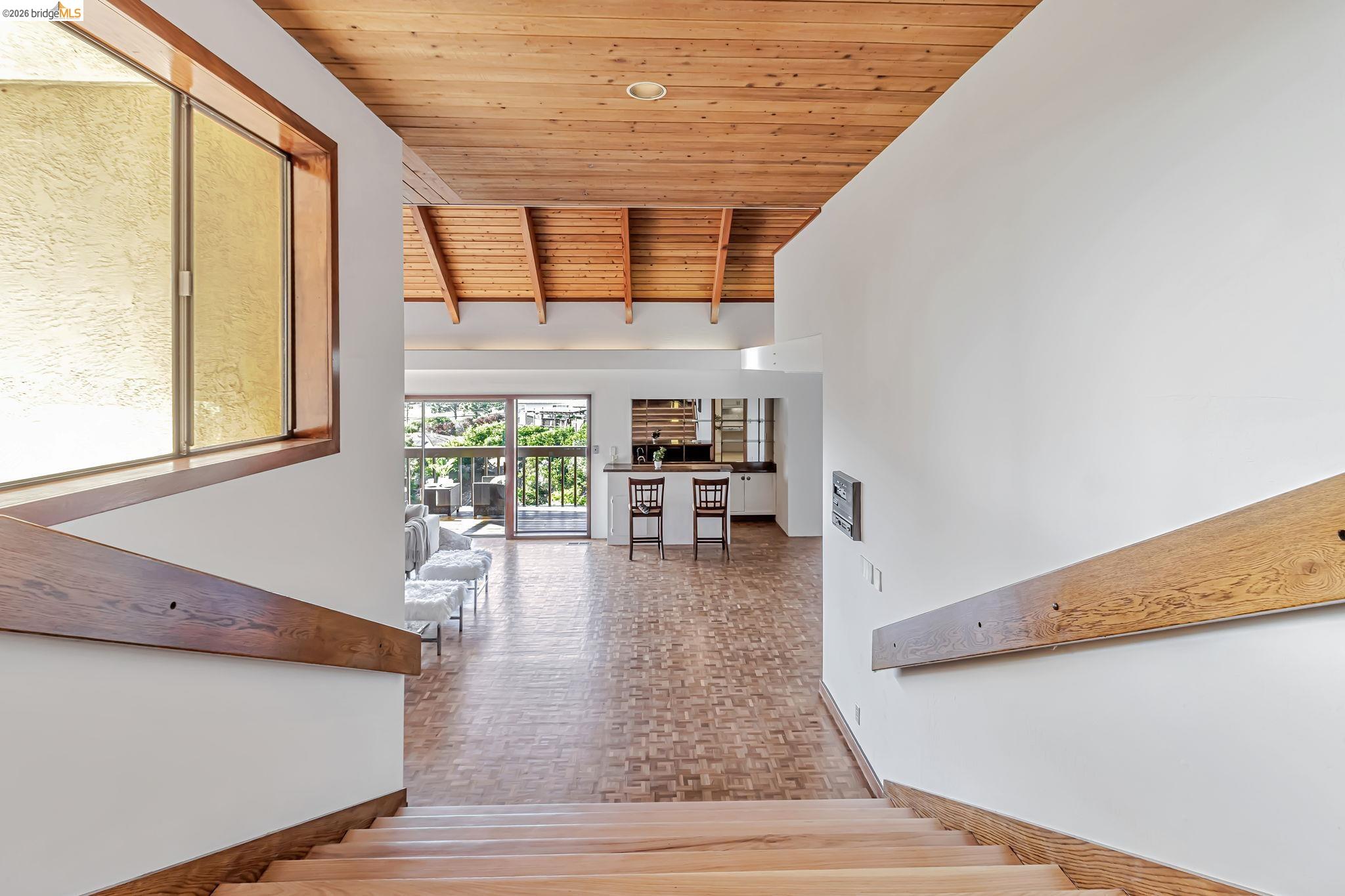 Detail Gallery Image 10 of 60 For 1518 Madera Ct, El Cerrito,  CA 94530-0112 - 5 Beds | 4/1 Baths