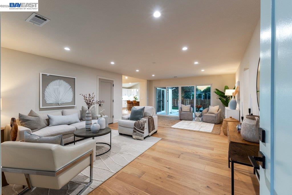 Detail Gallery Image 6 of 53 For 3161 Plymouth Road, Lafayette,  CA 94549 - 3 Beds | 3 Baths