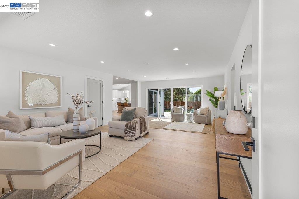 Detail Gallery Image 7 of 53 For 3161 Plymouth Road, Lafayette,  CA 94549 - 3 Beds | 3 Baths