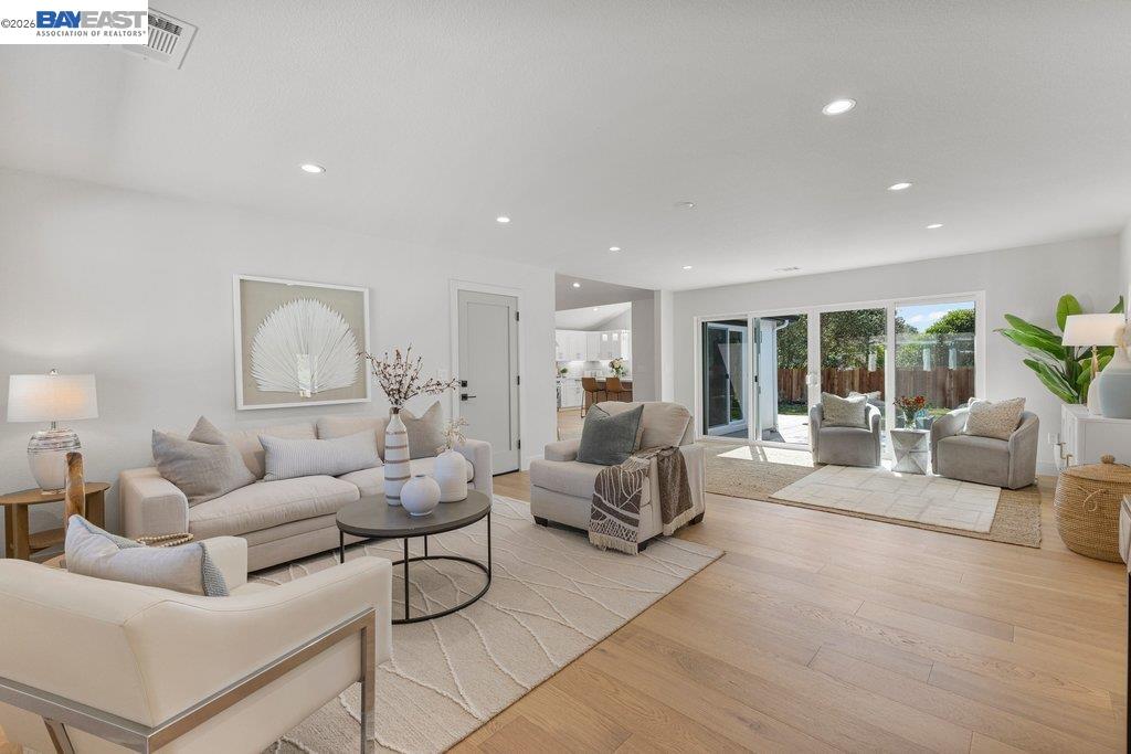 Detail Gallery Image 8 of 53 For 3161 Plymouth Road, Lafayette,  CA 94549 - 3 Beds | 3 Baths